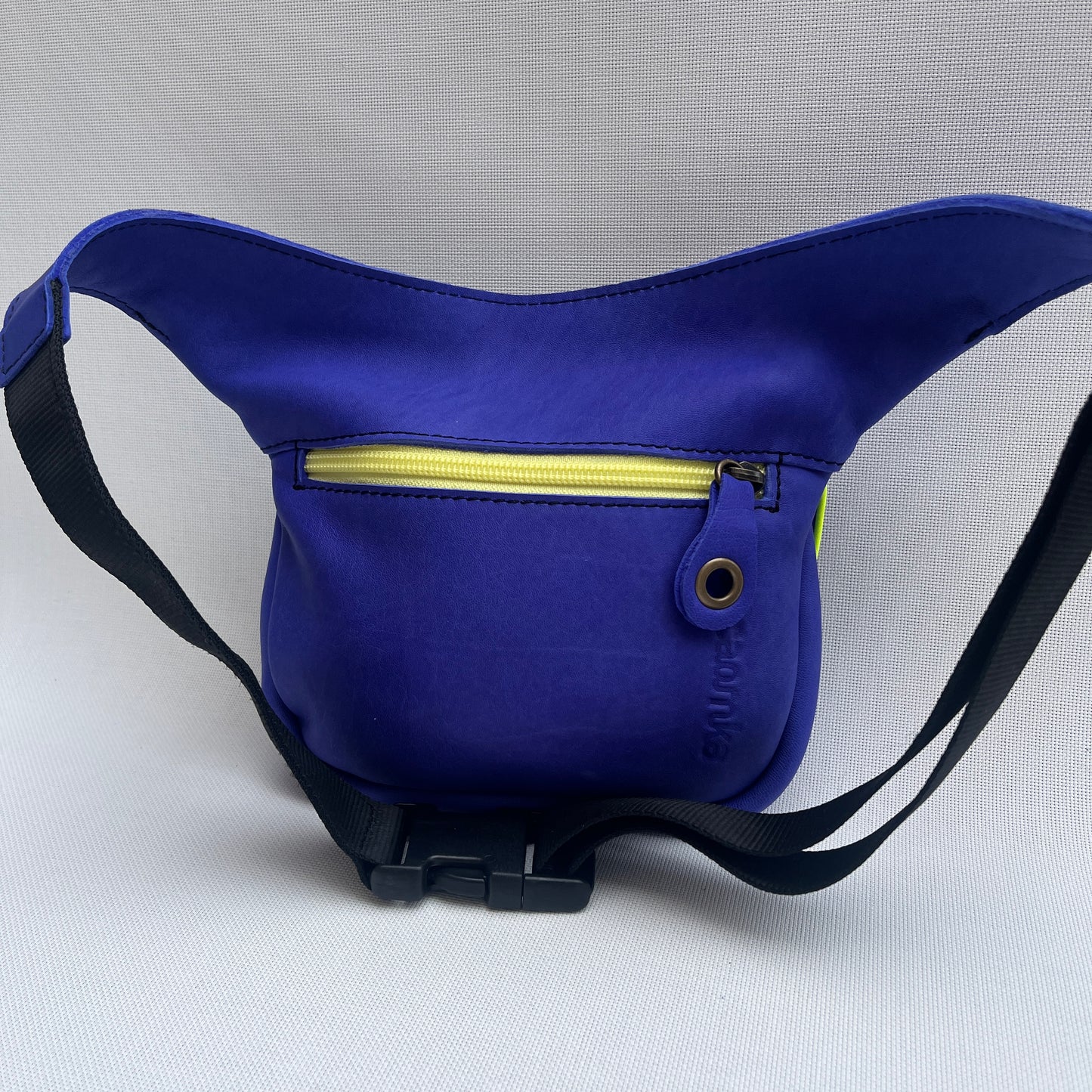 Mini Special Electric Blue · Piel natural BioCuir® · Pieza Exclusiva Núm. 13809