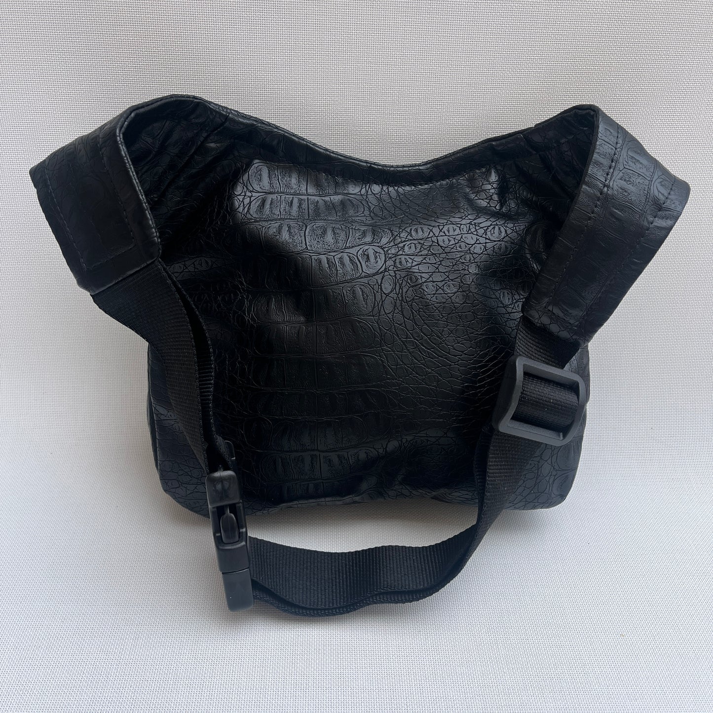 Special Black Elegant Leatherette Exclusive Piece No. 13394