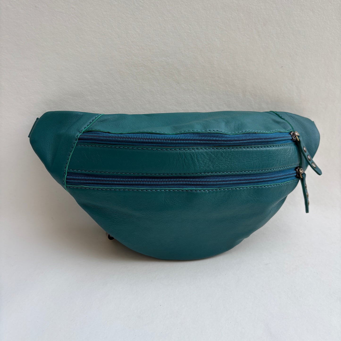 Premium Retro Chic Grün BioCuir® Naturleder Exklusivstück Nr. 12639