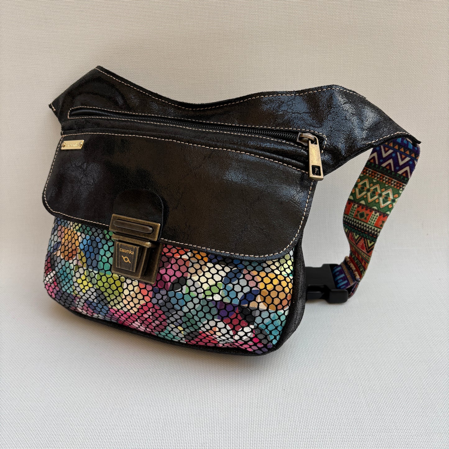 Special Black Fun Colors Top  · Piel - Cuero · Pieza Exclusiva Núm. 16343