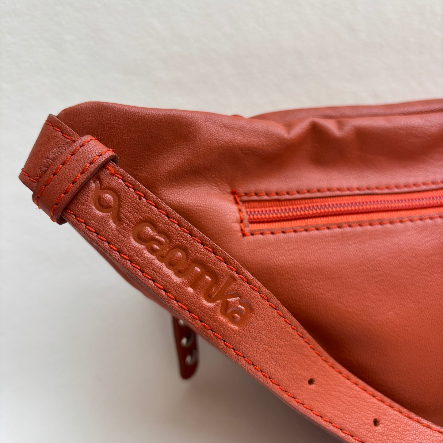 Riñonera Retrochic "Classic Caldera" · Piel · Pieza Exclusiva Núm. 19465