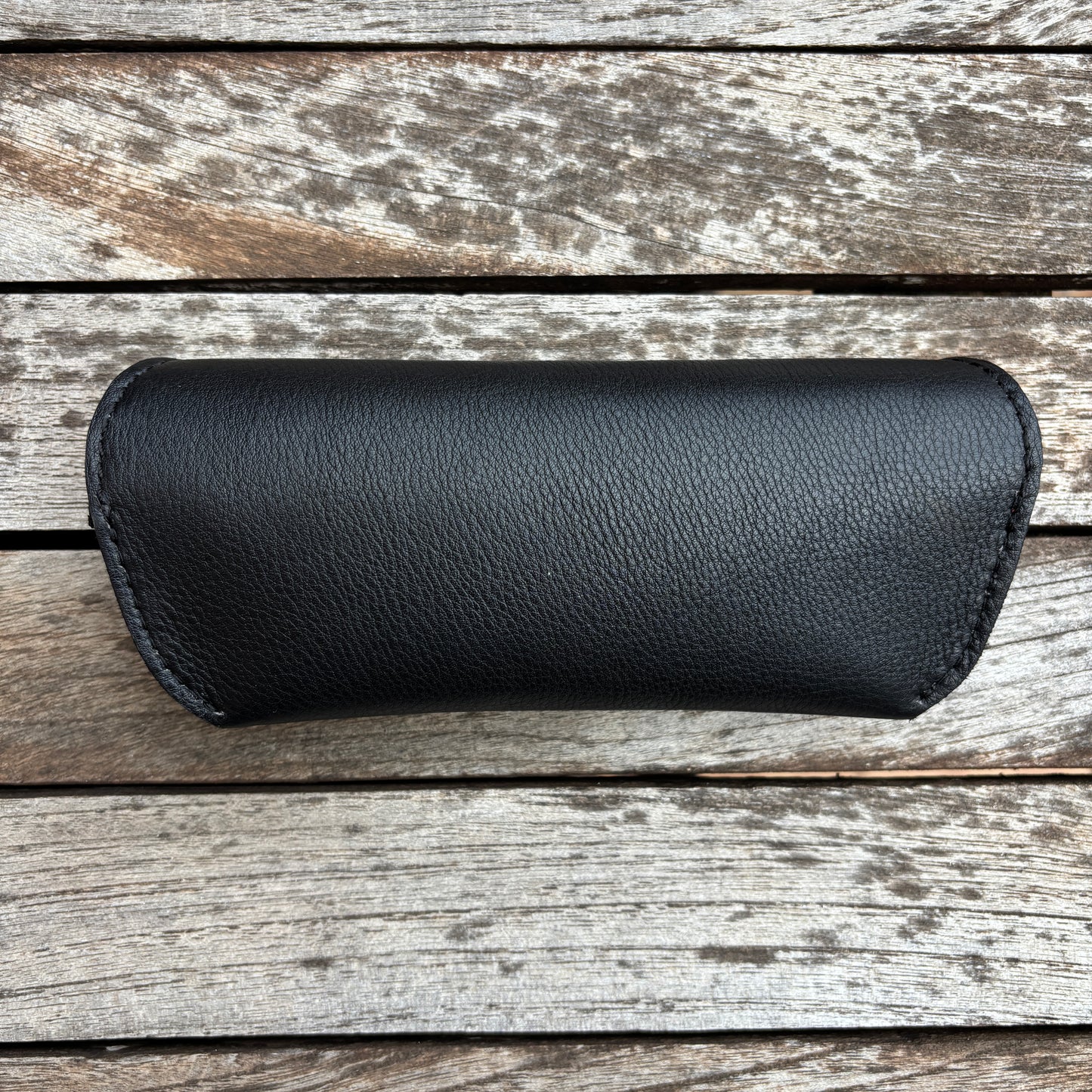 Estuche para gafas 100% de piel en color: "Negro" · Pieza única núm. 18585