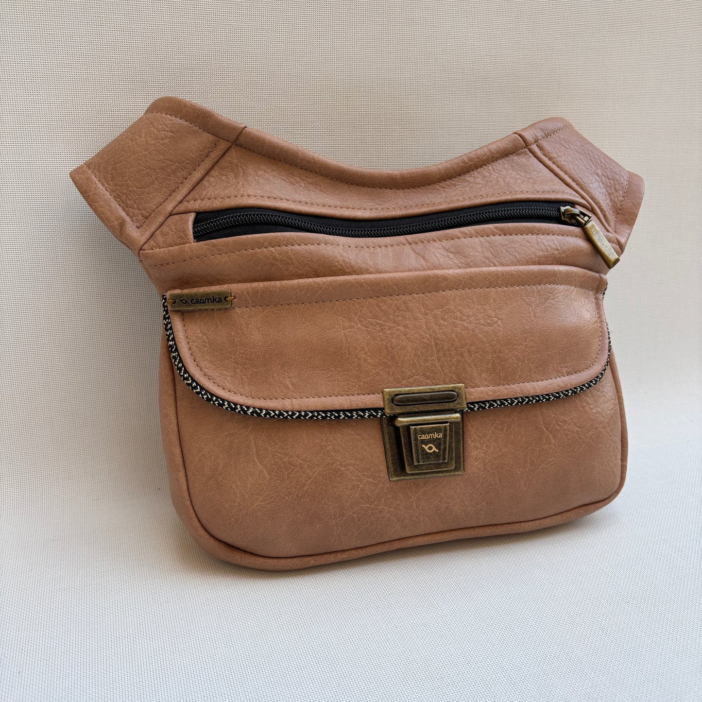 Special Camel Top + Bolsillo trasero · Polipiel · Pieza Exclusiva Núm. 16356