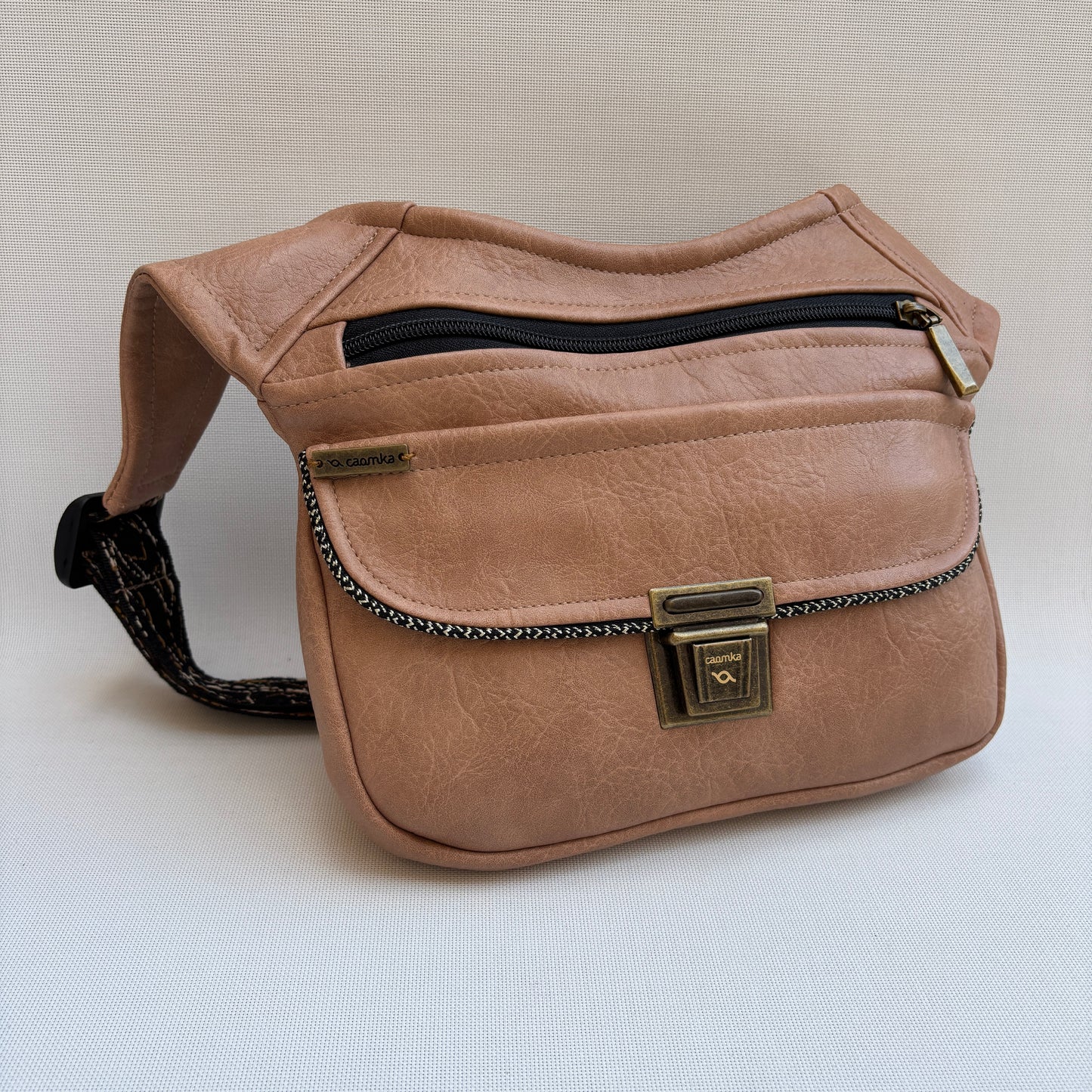 Special Camel Top + Bolsillo trasero · Polipiel · Pieza Exclusiva Núm. 16356