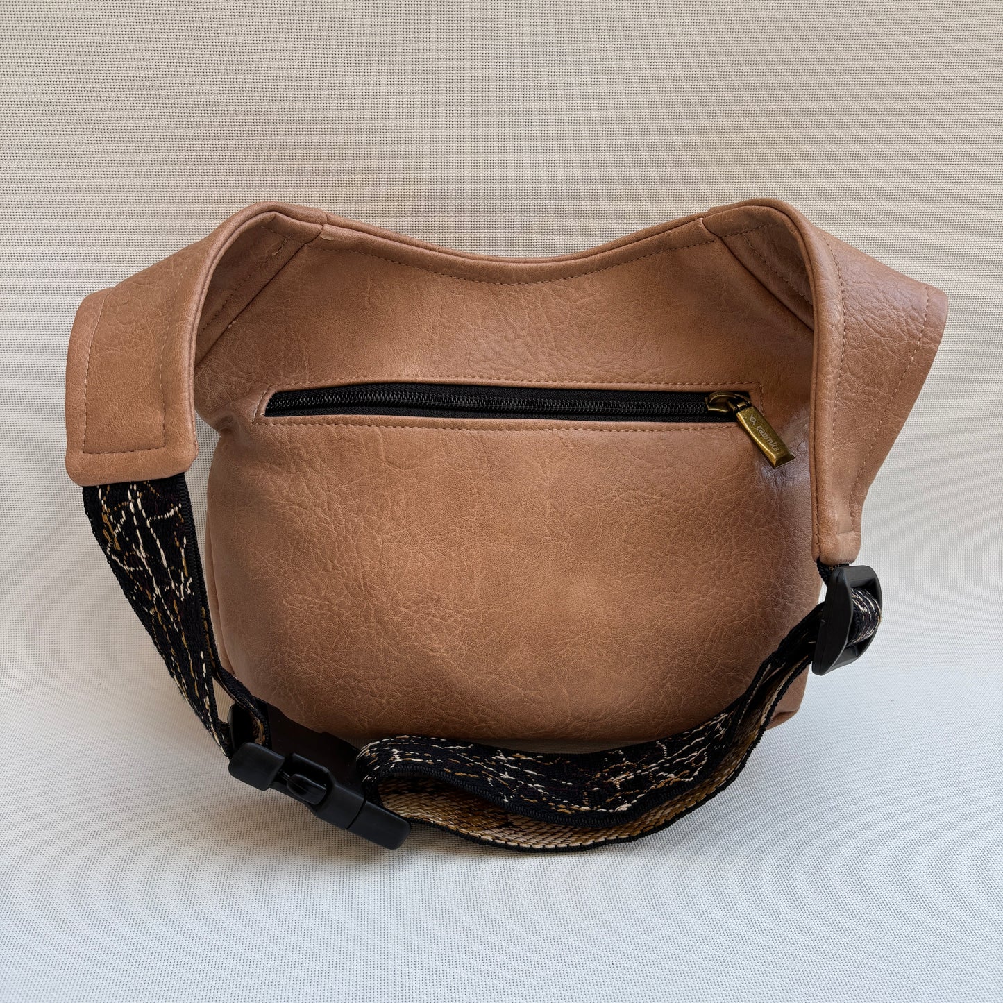 Special Camel Top + Bolsillo trasero · Polipiel · Pieza Exclusiva Núm. 16356