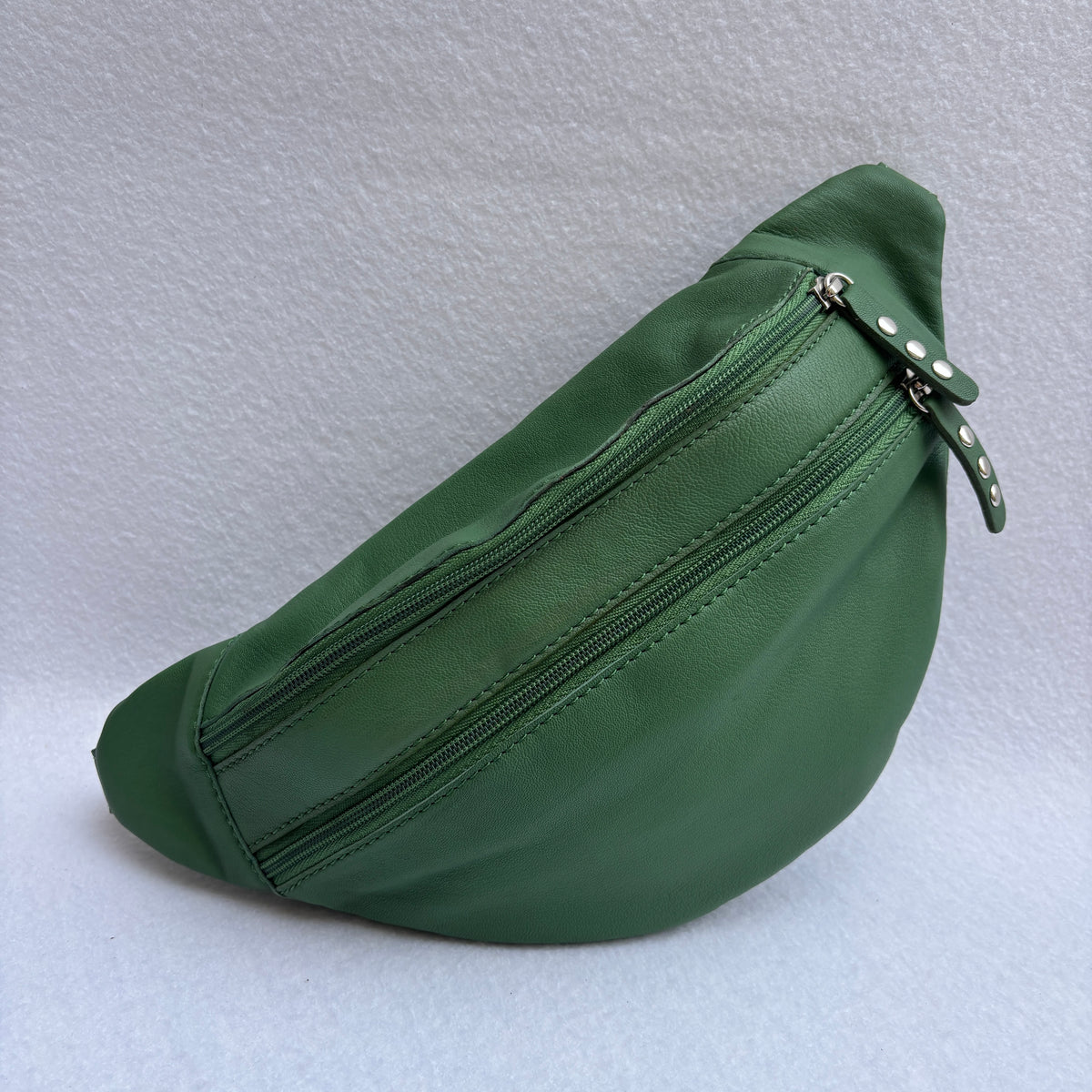 Riñonera Retrochic "Classic Verde Oliva" · Piel · Pieza Exclusiva Núm. 19507