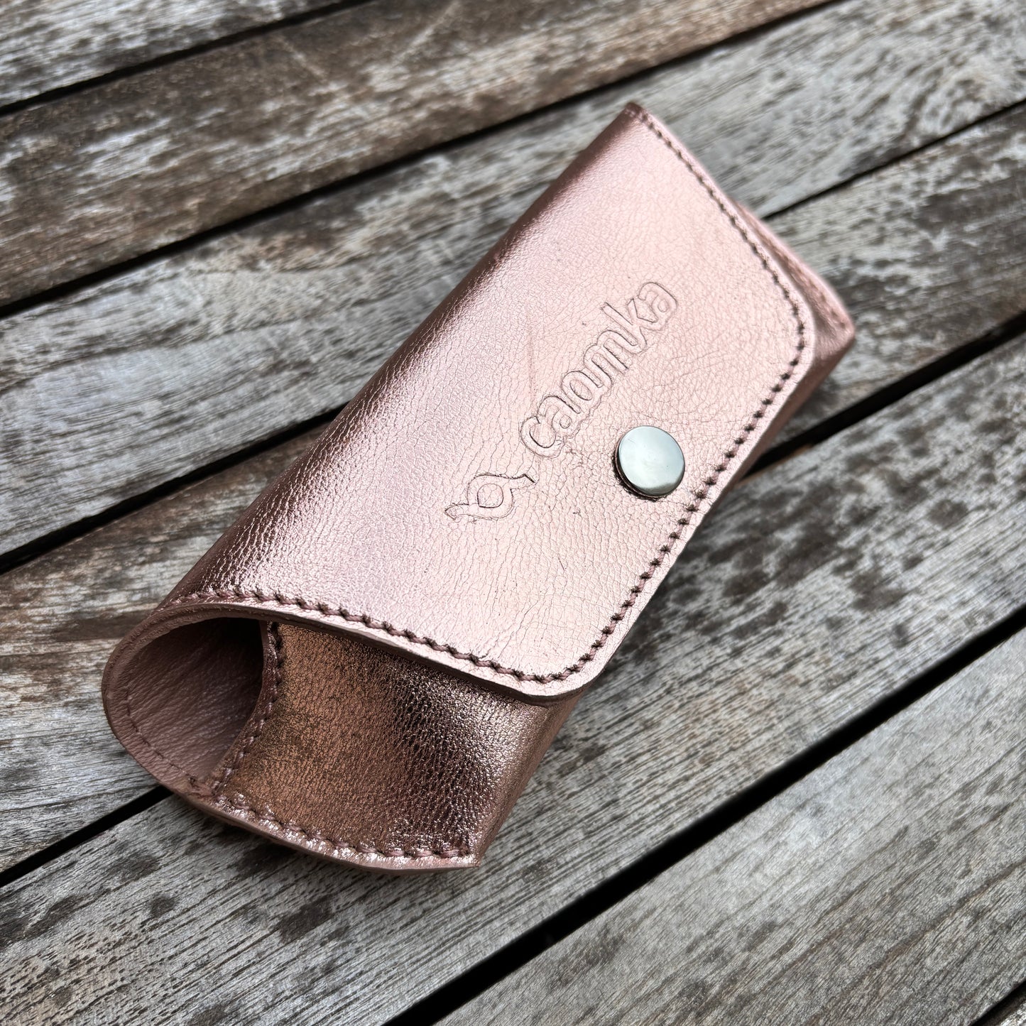 Estuche para gafas 100% de piel en color: "Rosa Metalizado" · Pieza exclusiva núm. 18581