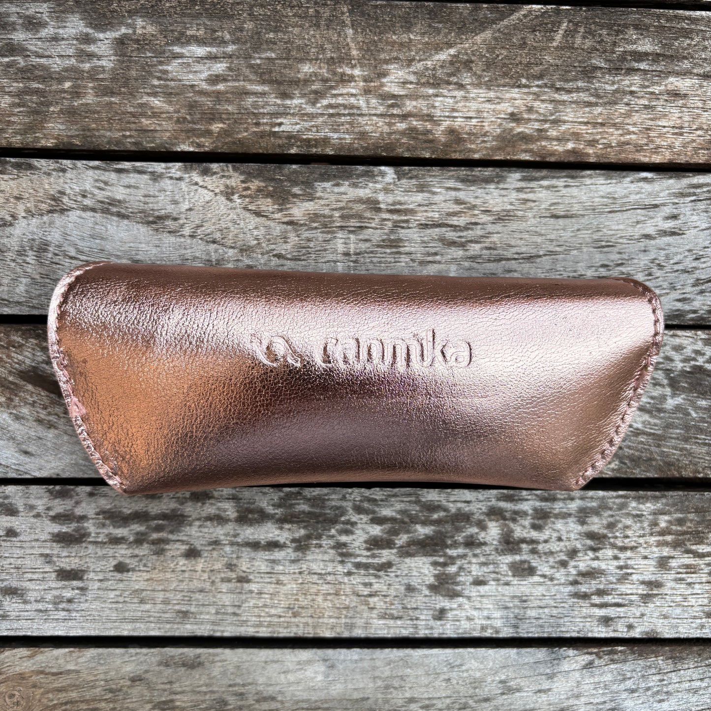 Estuche para gafas 100% de piel en color: "Rosa Metalizado" · Pieza exclusiva núm. 18581