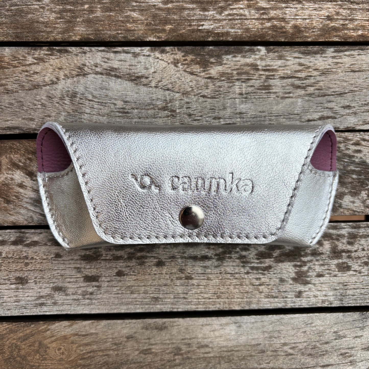 Estuche para gafas 100% de piel en color: "Plata Metalizado" · Pieza exclusiva núm. 18575