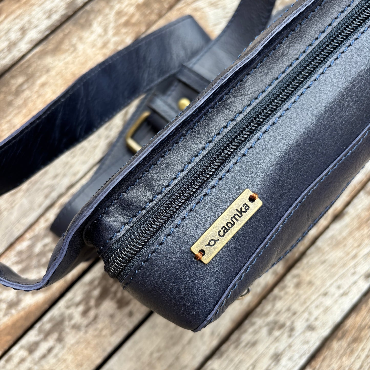 Riñonera Alfredo · Piel en color Azul Marino · Edición limitada · Pieza Exclusiva Núm. 18616