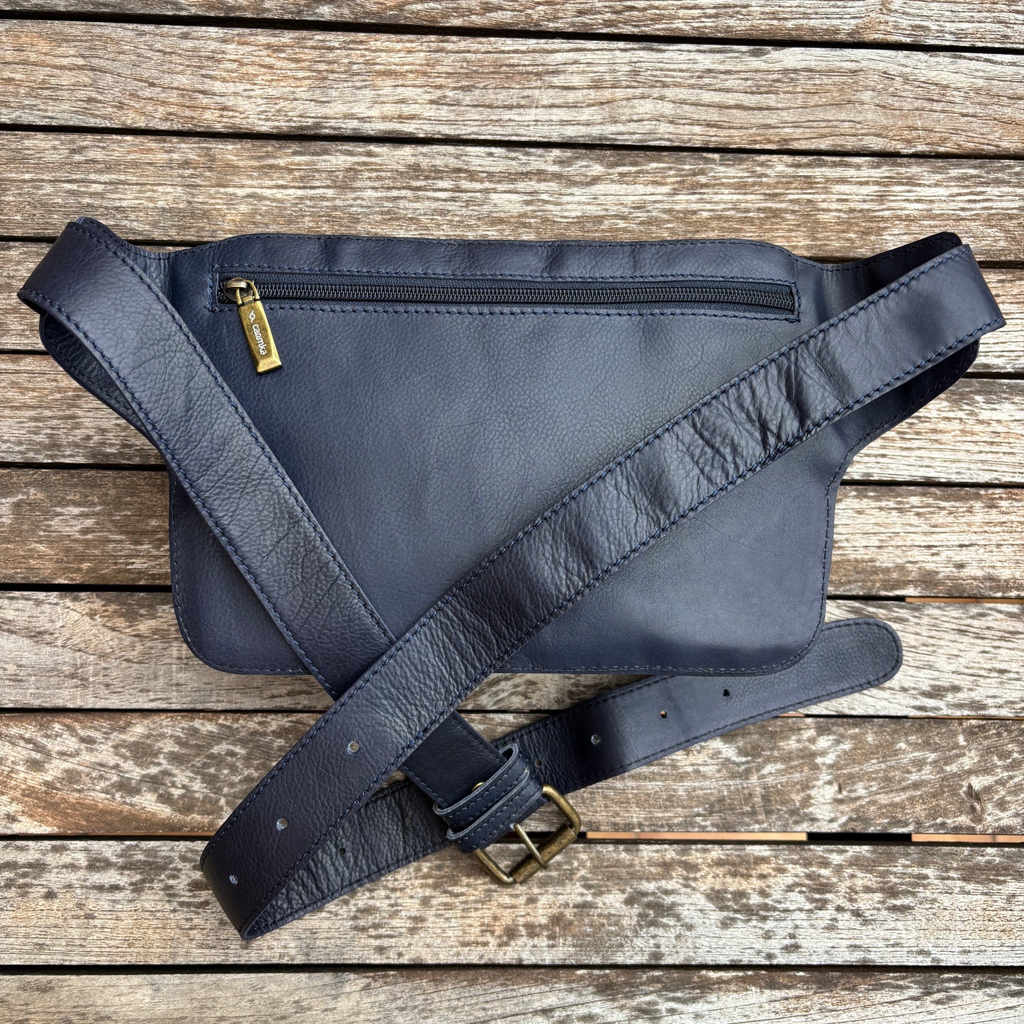 Riñonera Alfredo · Piel en color Azul Marino · Edición limitada · Pieza Exclusiva Núm. 18616