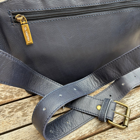 Riñonera Alfredo · Piel en color Azul Marino · Edición limitada · Pieza Exclusiva Núm. 18616