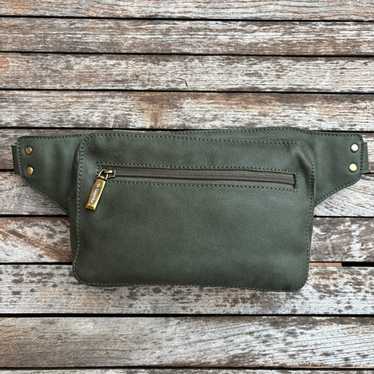 Riñonera Alfredo · Piel en color Verde · Edición limitada · Pieza Exclusiva Núm. 18617