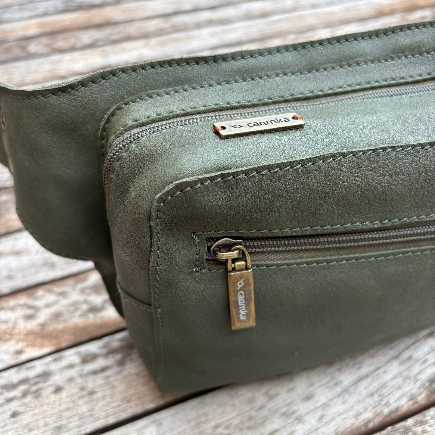 Riñonera Alfredo · Piel en color Verde · Edición limitada · Pieza Exclusiva Núm. 18617