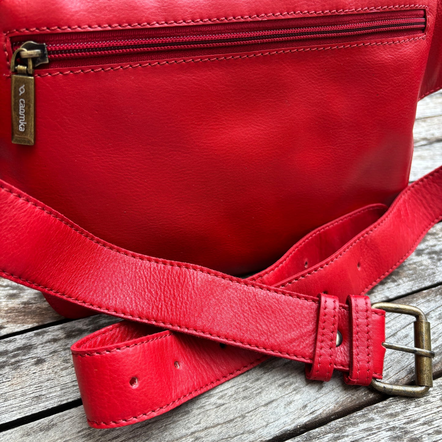 Riñonera Alfredo · Piel en color Rojo · Edición limitada · Pieza Exclusiva Núm. 18618