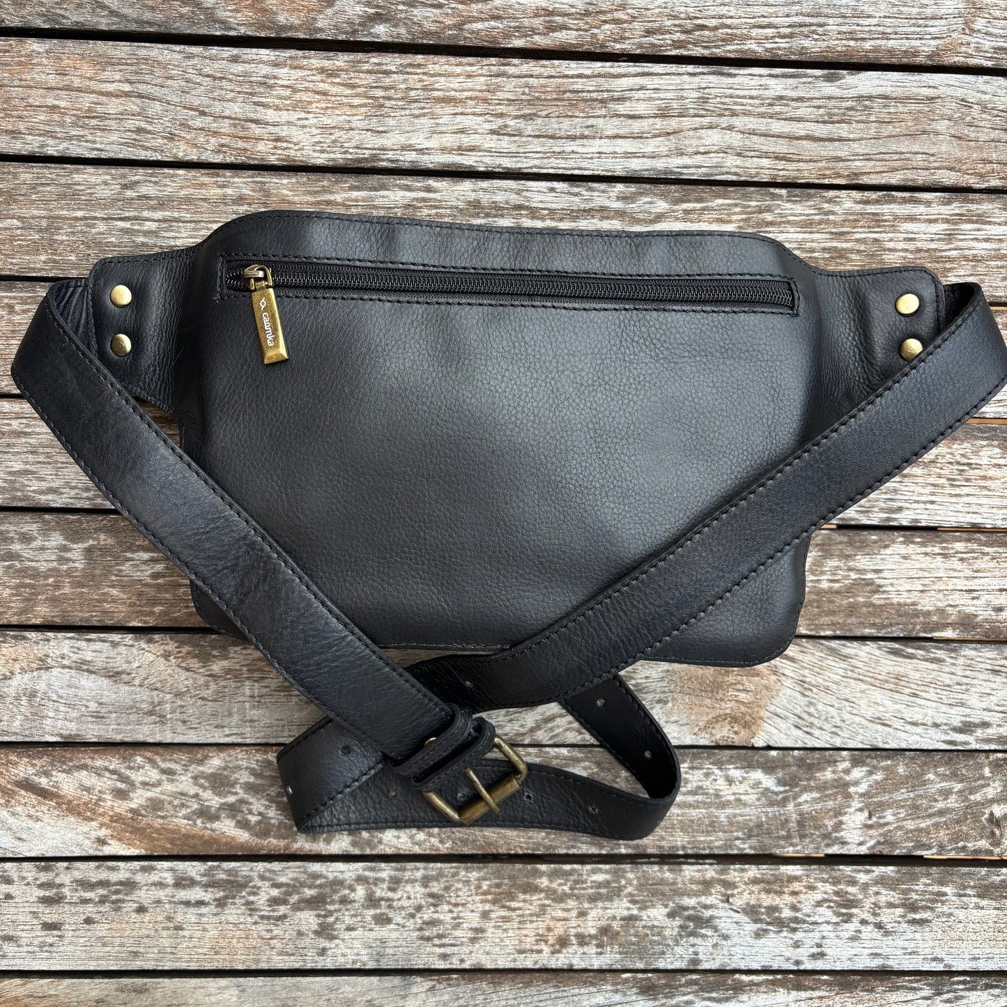 Riñonera Alfredo · Piel en color Negro · Edición limitada · Pieza Exclusiva Núm. 18620