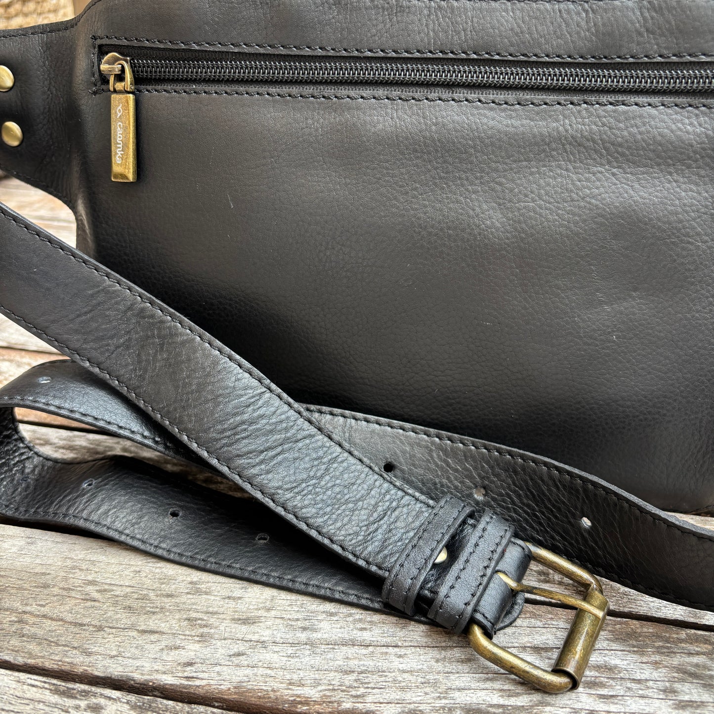 Riñonera Alfredo · Piel en color Negro · Edición limitada · Pieza Exclusiva Núm. 18620