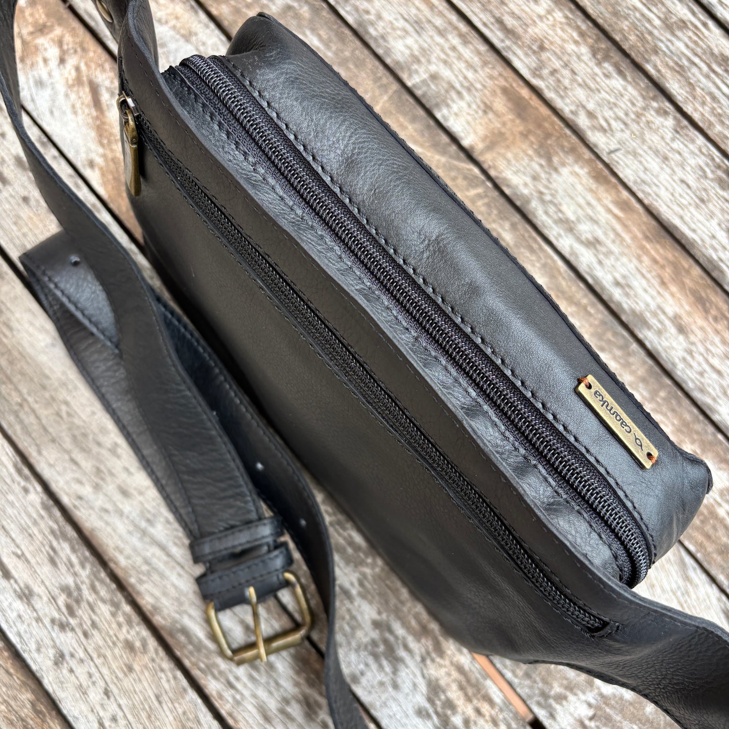 Riñonera Alfredo · Piel en color Negro · Edición limitada · Pieza Exclusiva Núm. 18620