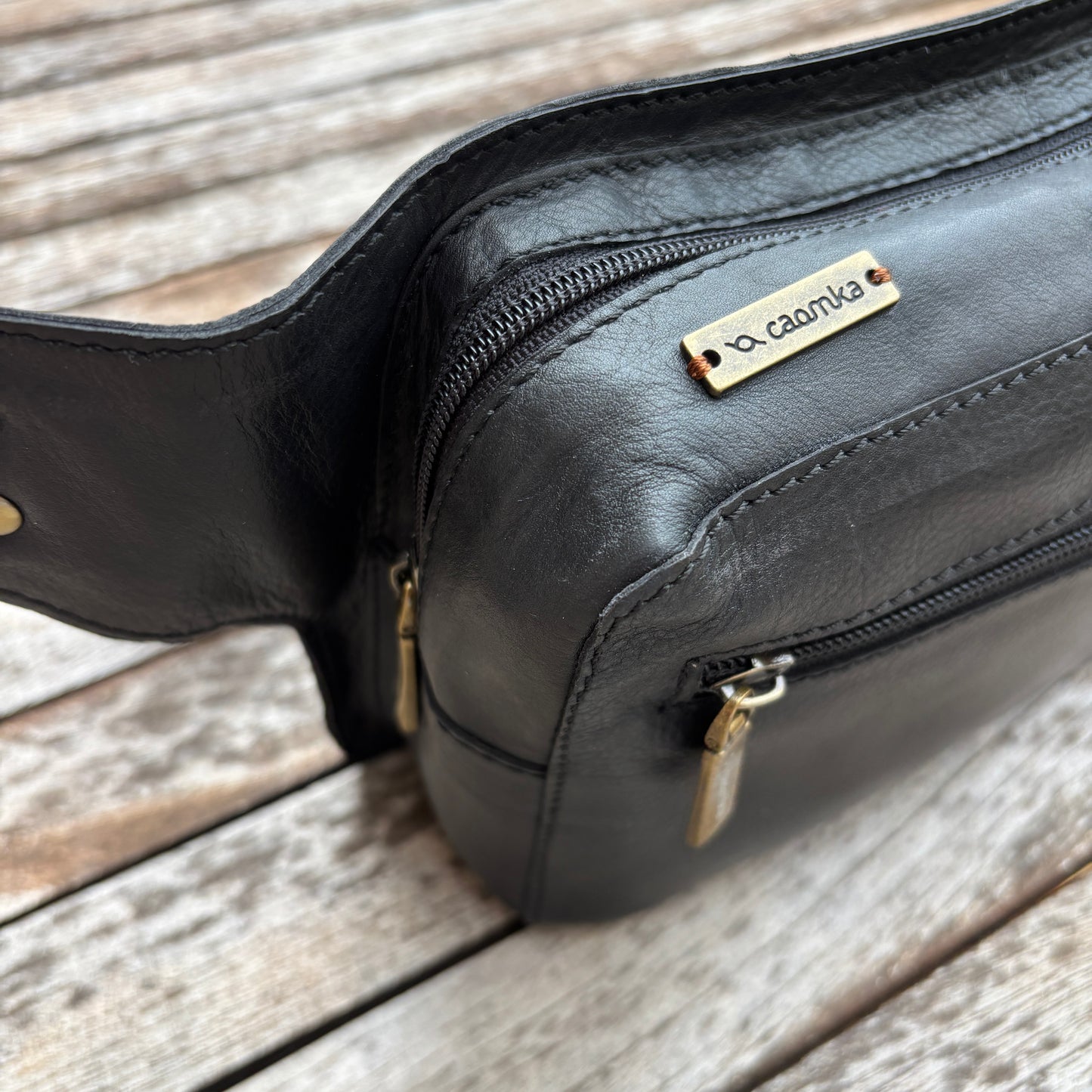 Riñonera Alfredo · Piel en color Negro · Edición limitada · Pieza Exclusiva Núm. 18620