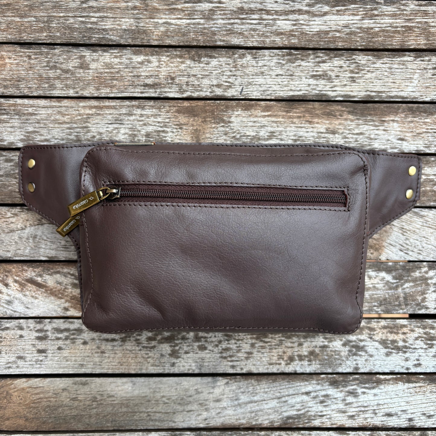 Riñonera Alfredo · Piel en color Marrón · Edición limitada · Pieza Exclusiva Núm. 18621