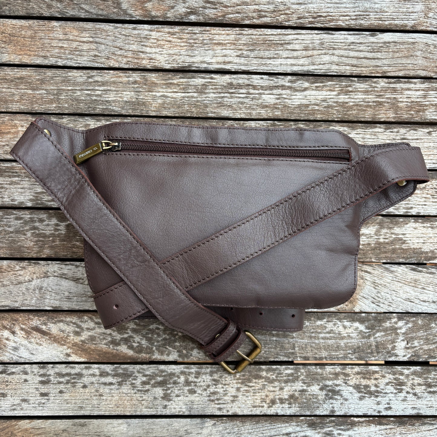 Riñonera Alfredo · Piel en color Marrón · Edición limitada · Pieza Exclusiva Núm. 18621