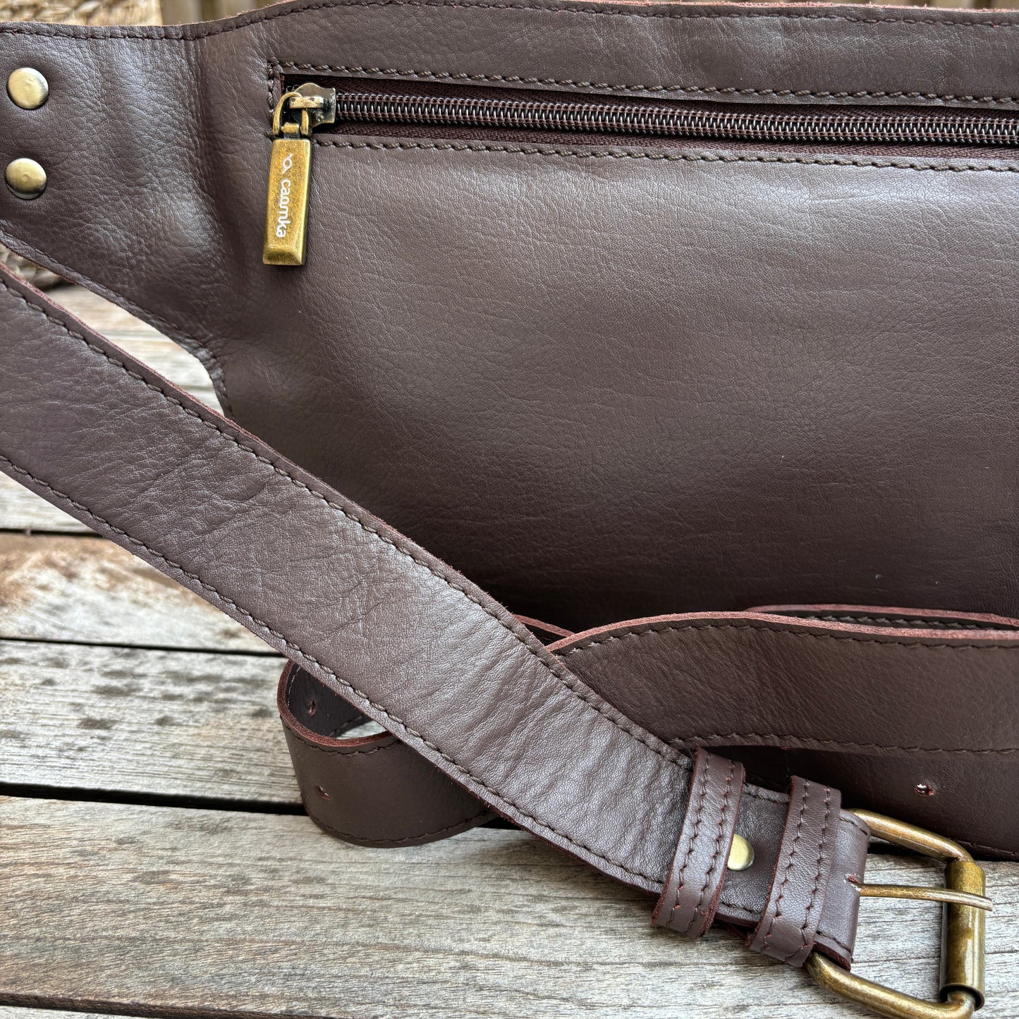 Riñonera Alfredo · Piel en color Marrón · Edición limitada · Pieza Exclusiva Núm. 18621