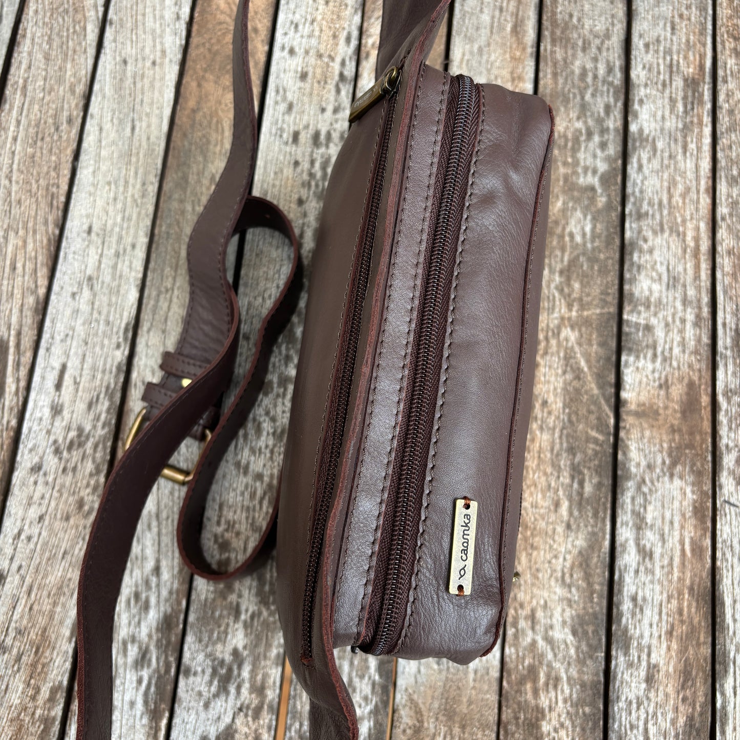 Riñonera Alfredo · Piel en color Marrón · Edición limitada · Pieza Exclusiva Núm. 18621