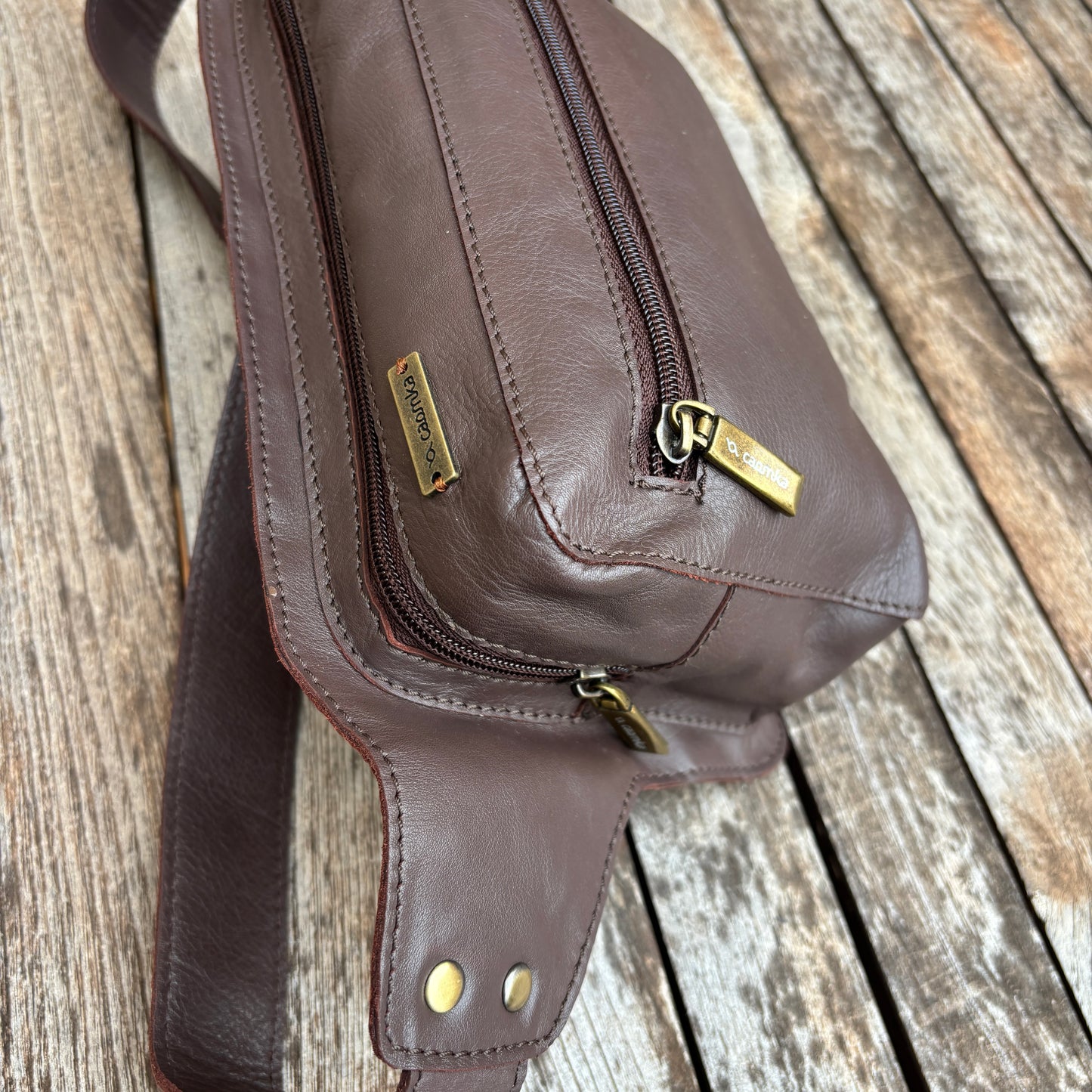 Riñonera Alfredo · Piel en color Marrón · Edición limitada · Pieza Exclusiva Núm. 18621
