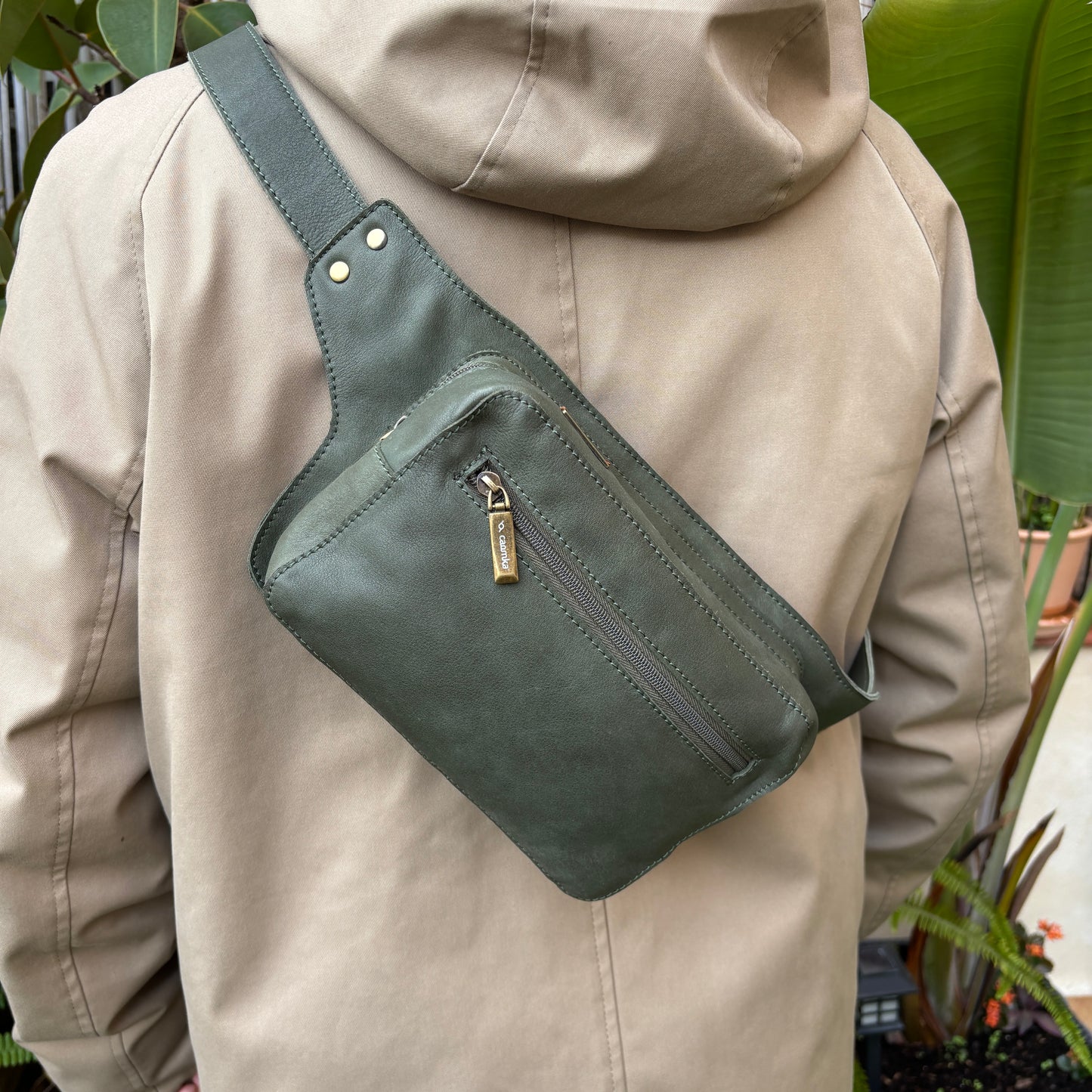 Riñonera Alfredo · Piel en color Verde · Edición limitada · Pieza Exclusiva Núm. 18617