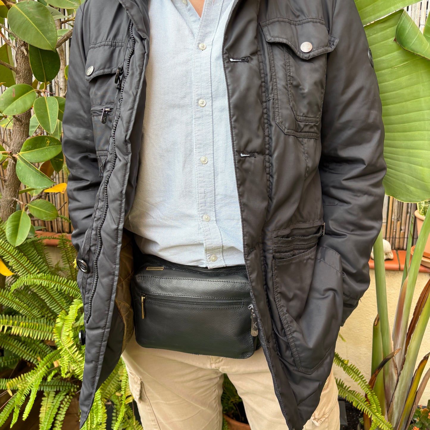 Riñonera Alfredo · Piel en color Negro · Edición limitada · Pieza Exclusiva Núm. 18620