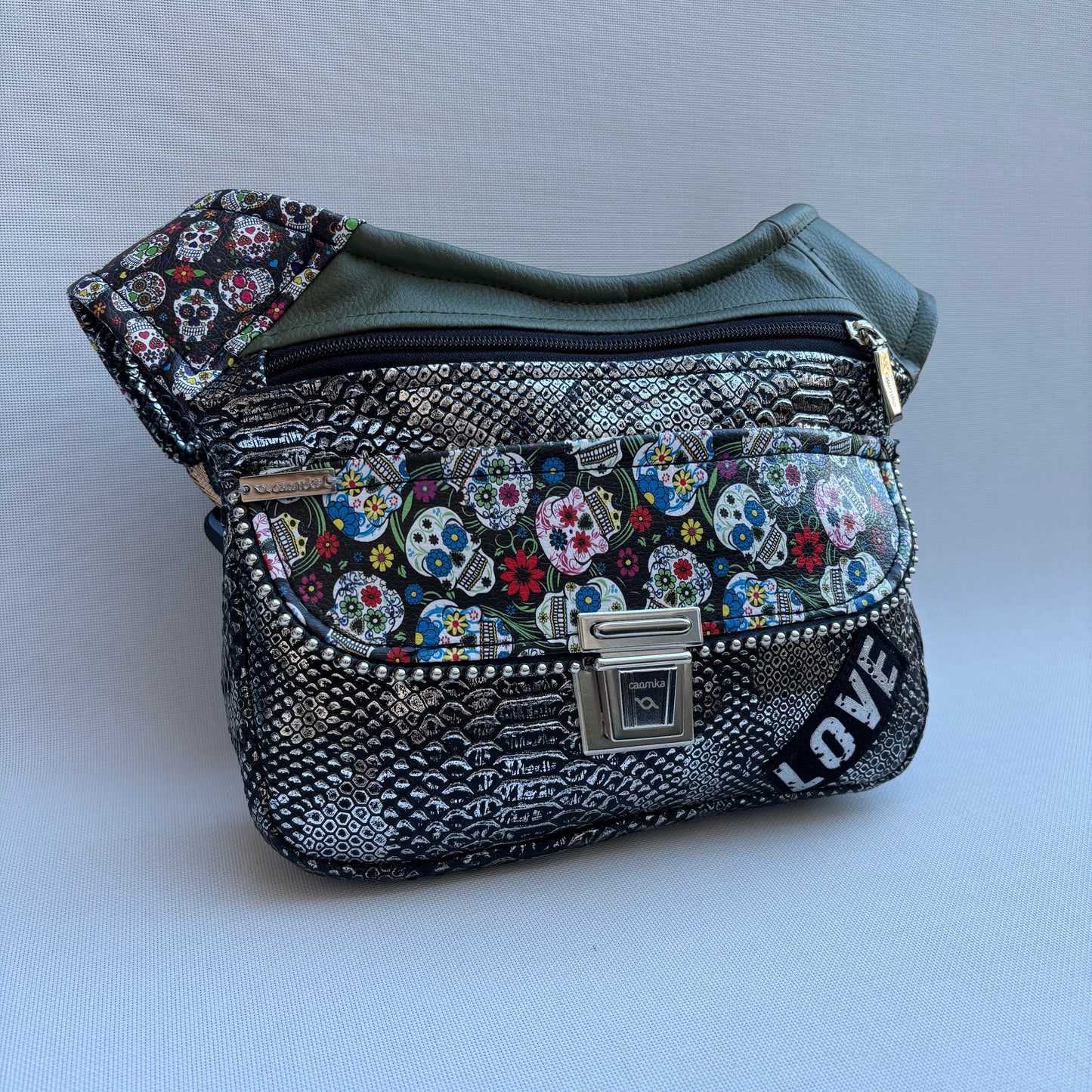 Riñonera "Special Skulls Love Top" + Bolsillo trasero · Polipiel · Pieza Única Núm. 17213