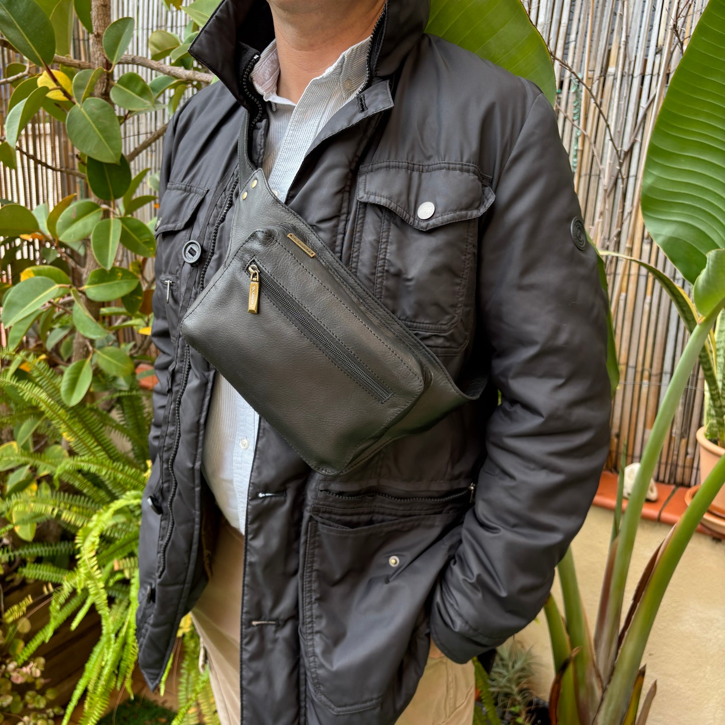 Riñonera Alfredo · Piel en color Negro · Edición limitada · Pieza Exclusiva Núm. 18620