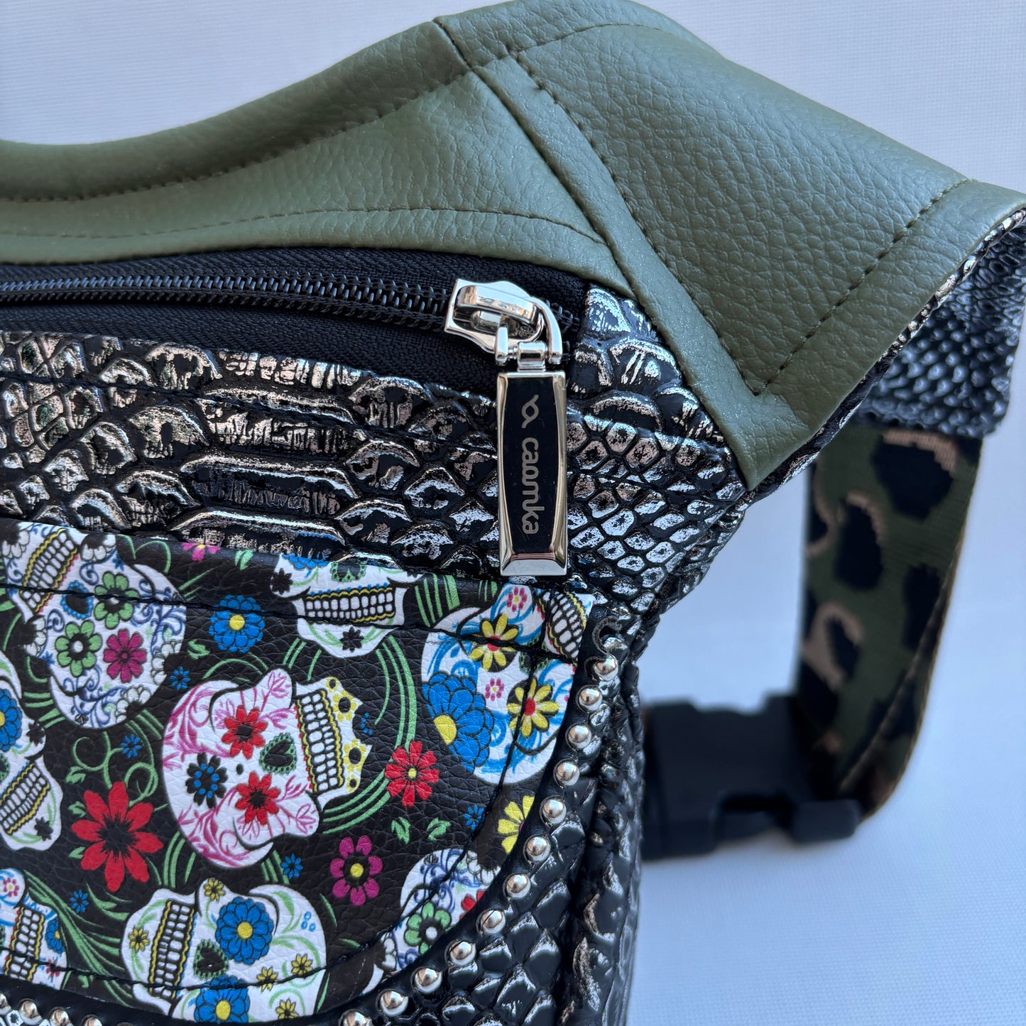 Riñonera "Special Skulls Love Top" + Bolsillo trasero · Polipiel · Pieza Única Núm. 17213