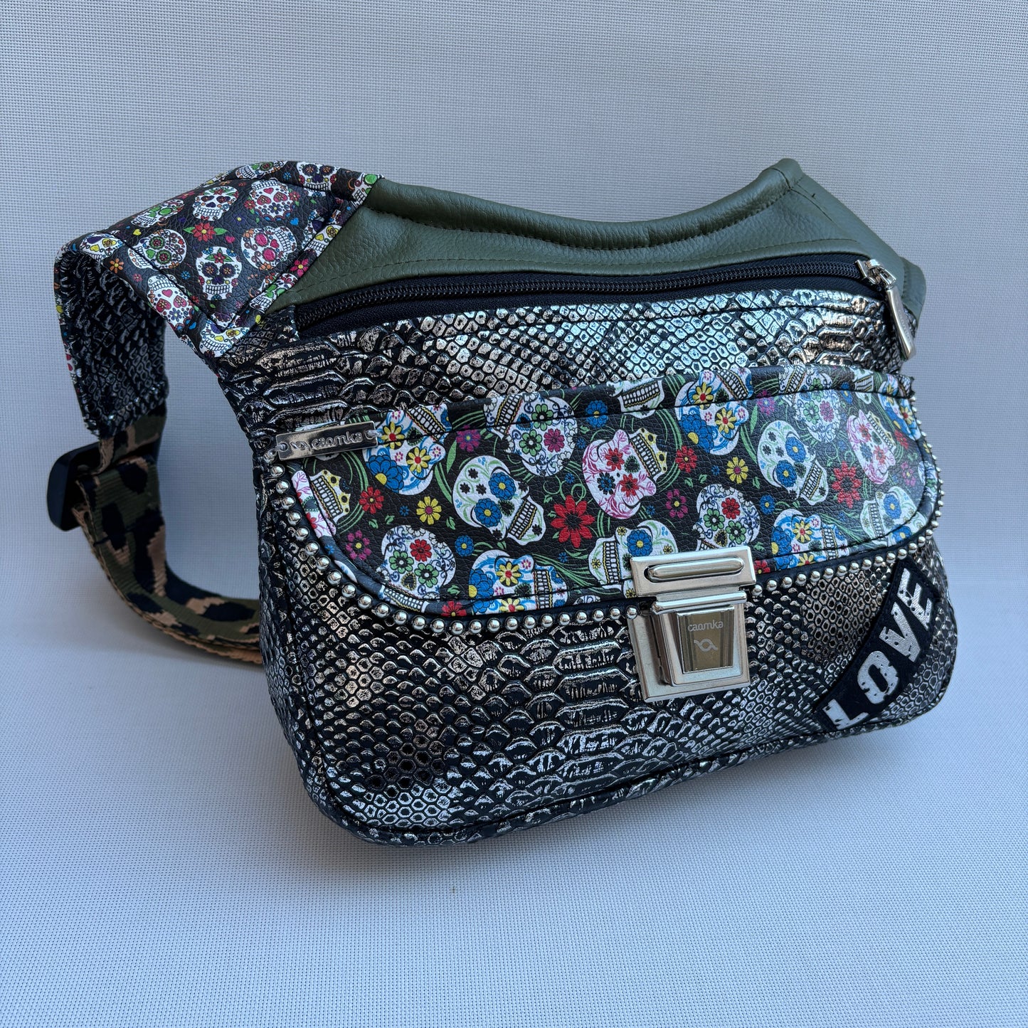 Riñonera "Special Skulls Love Top" + Bolsillo trasero · Polipiel · Pieza Única Núm. 17213