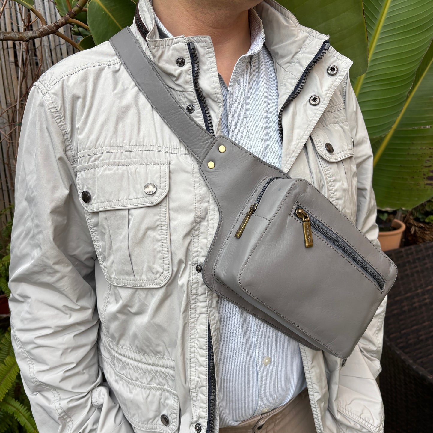 Riñonera Alfredo · Piel en color Gris · Edición limitada · Pieza Exclusiva Núm. 18619