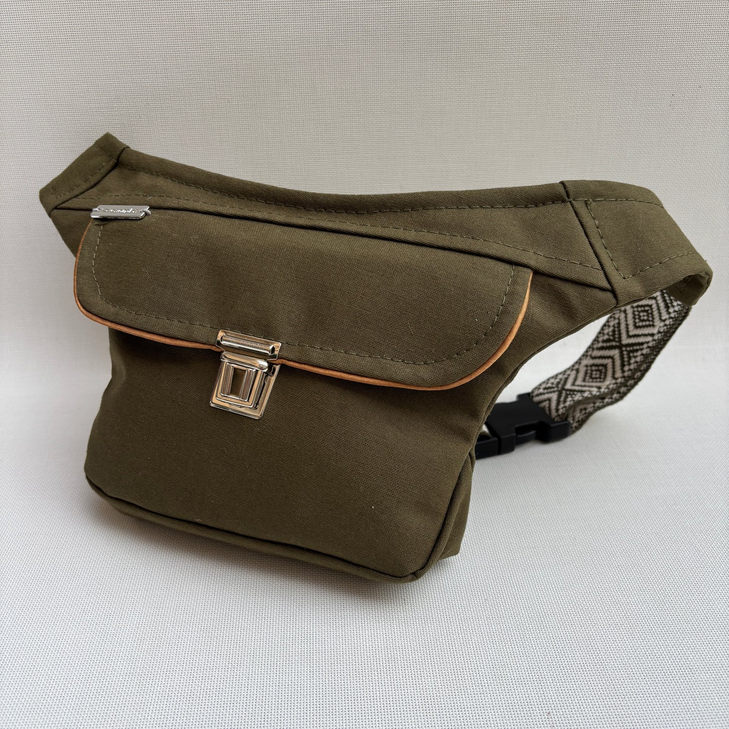 Riñonera Mini "Special Green Kaki Top" + Bolsillo trasero extra · Pieza Única Núm. 18972