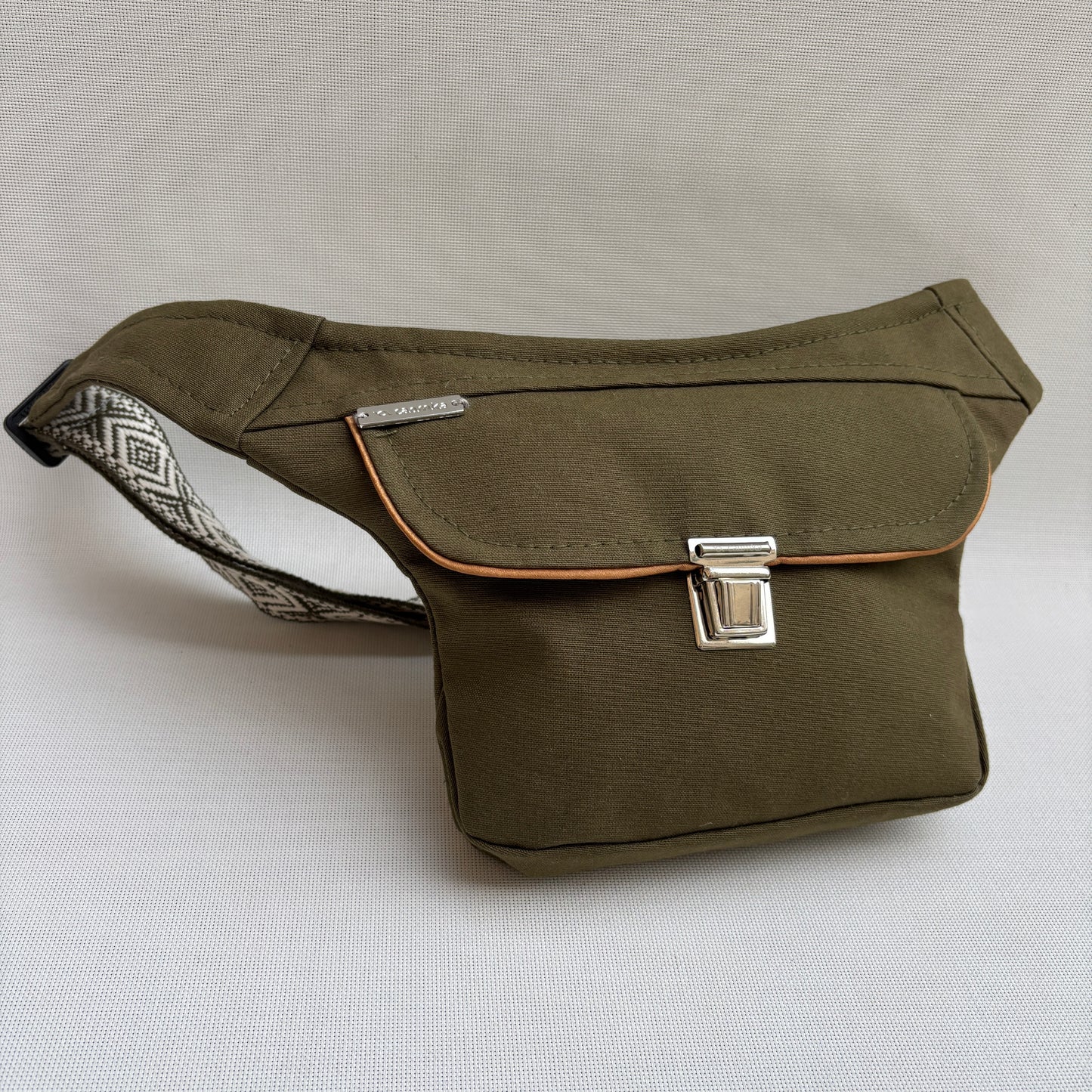 Riñonera Mini "Special Green Kaki Top" + Bolsillo trasero extra · Pieza Única Núm. 18972