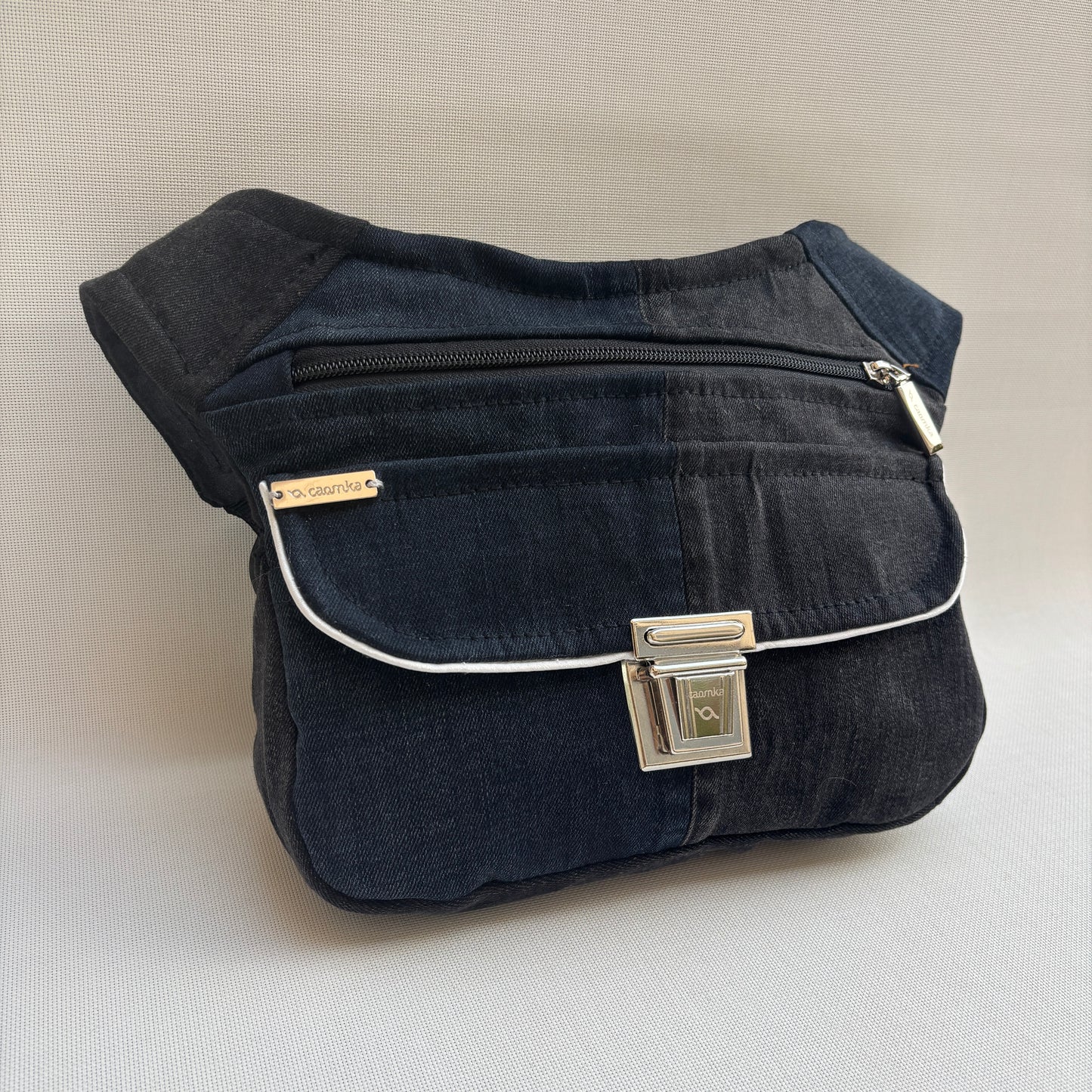 Riñonera  ♻️ Jeans Recycled ♻️  + Bolsillo trasero con cremallera · Pieza Única Núm. 17957