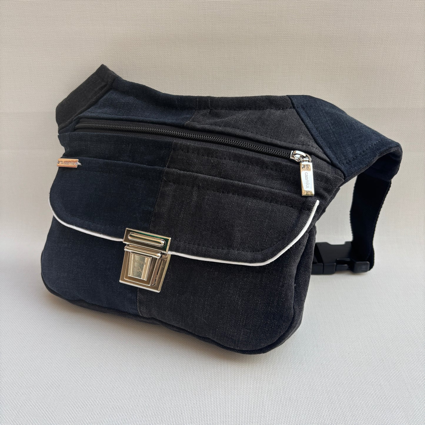 Riñonera  ♻️ Jeans Recycled ♻️  + Bolsillo trasero con cremallera · Pieza Única Núm. 17957
