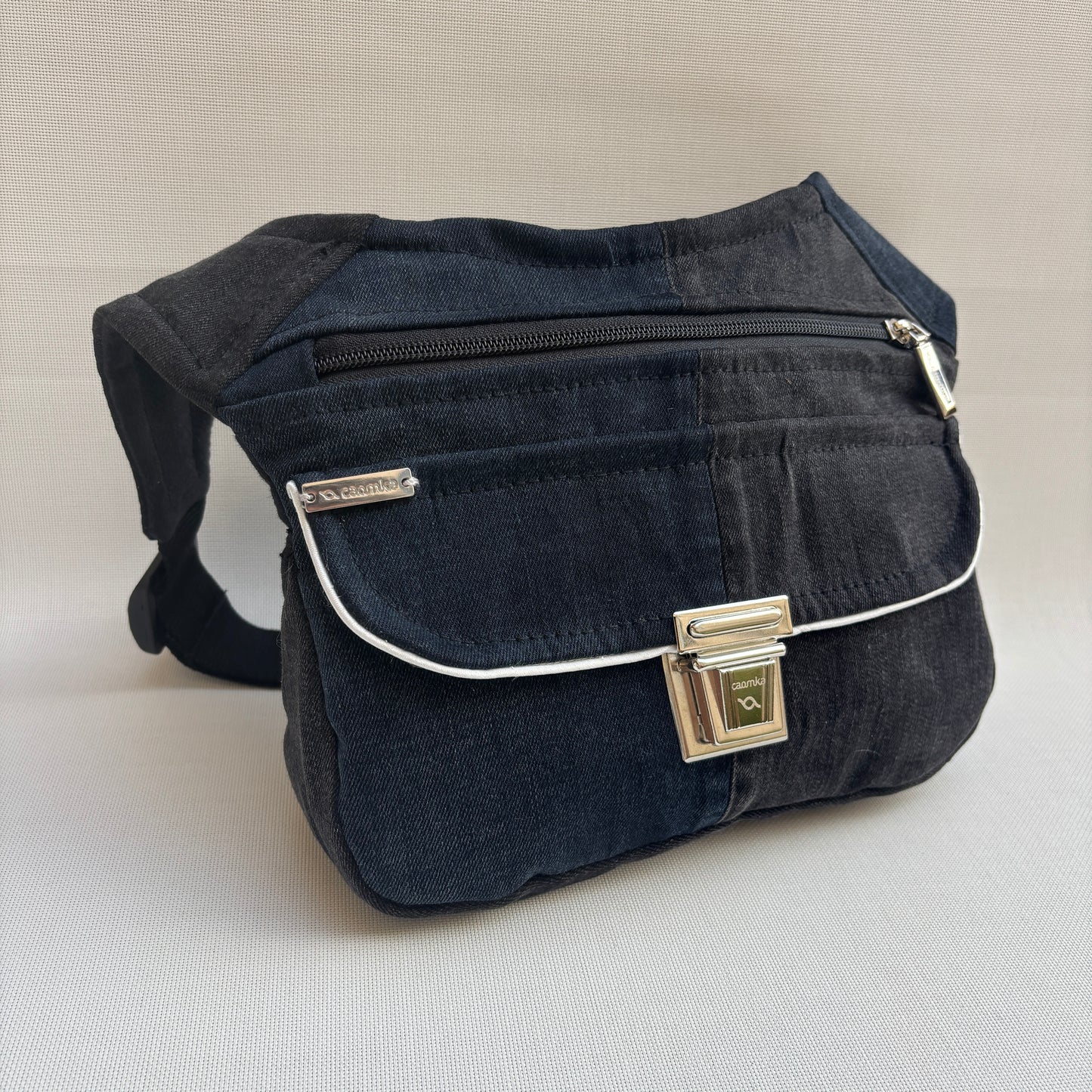 Riñonera  ♻️ Jeans Recycled ♻️  + Bolsillo trasero con cremallera · Pieza Única Núm. 17957