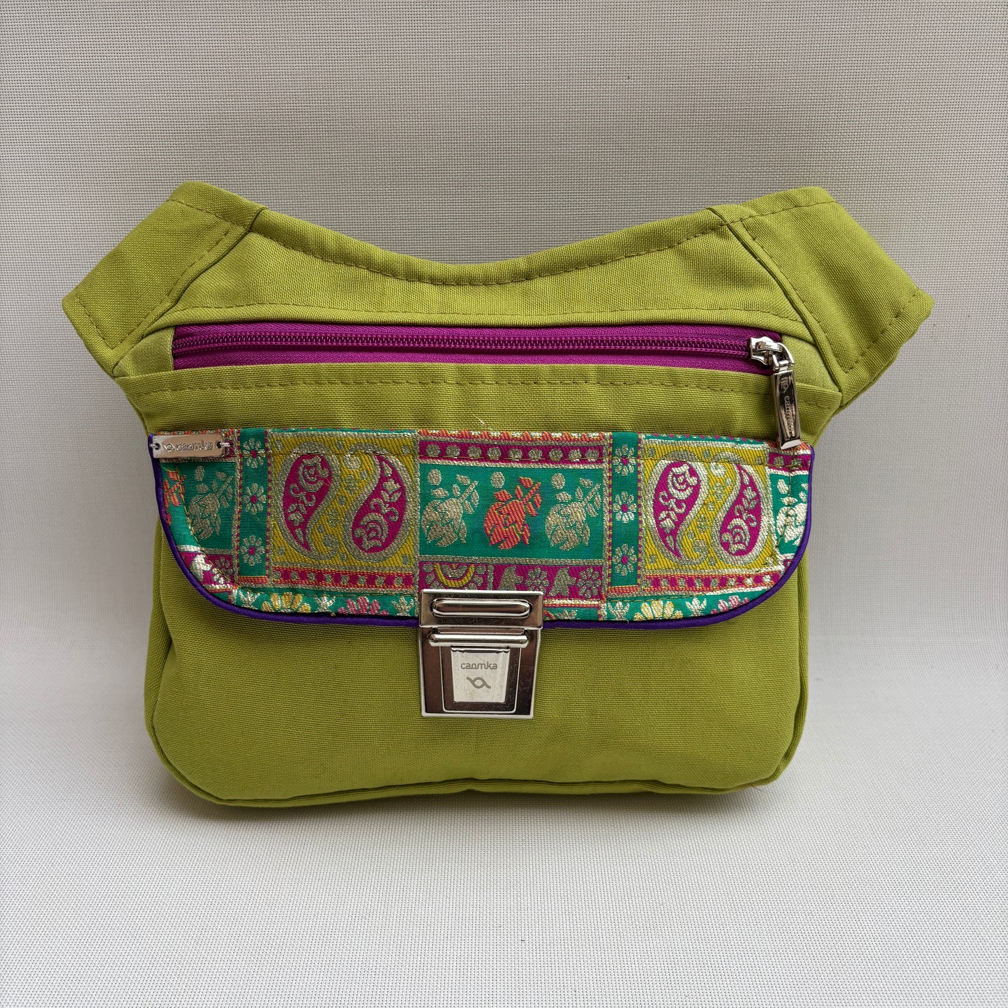 Riñonera “Boho Green Sari” · Pieza Única Núm. 18818
