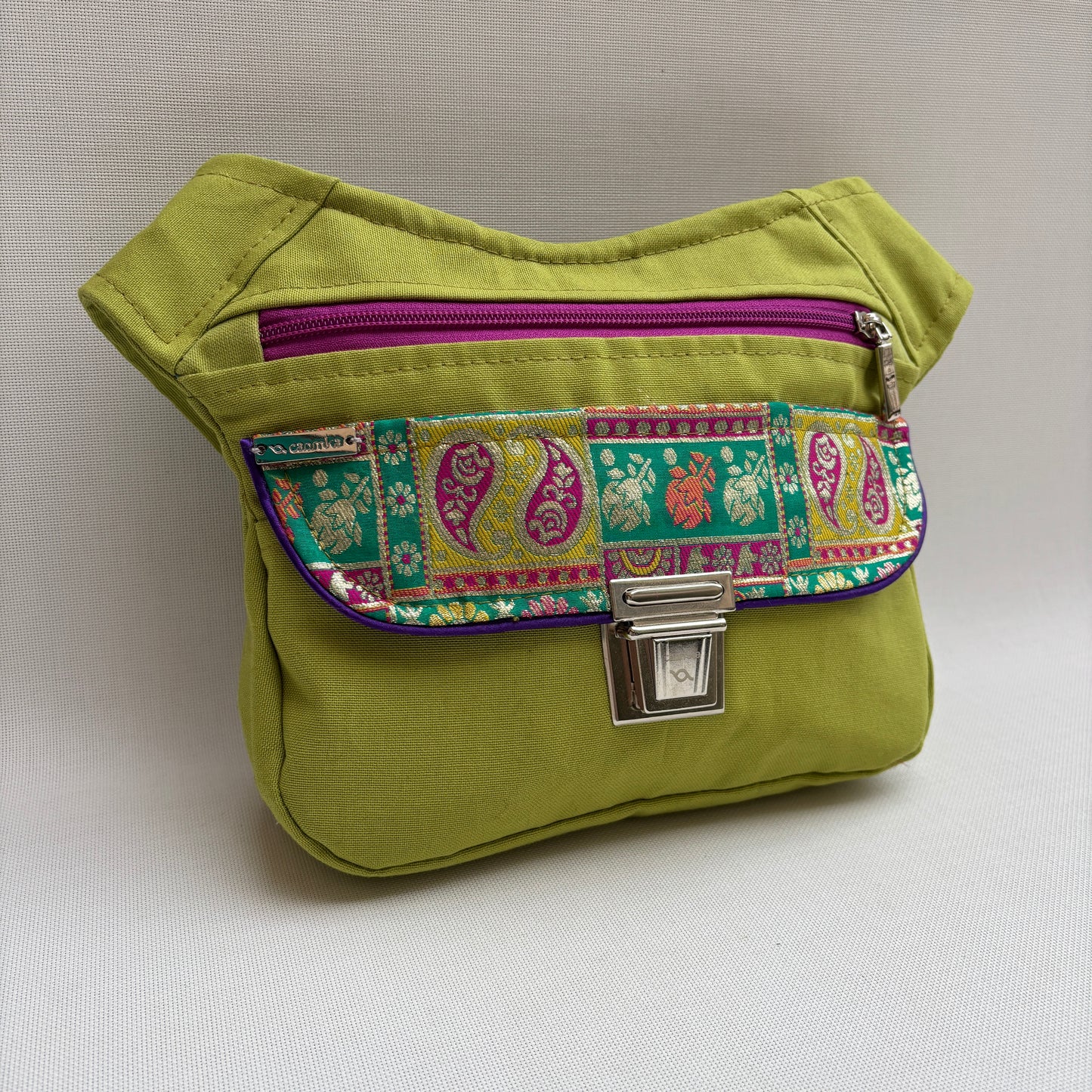 Riñonera “Boho Green Sari” · Pieza Única Núm. 18818