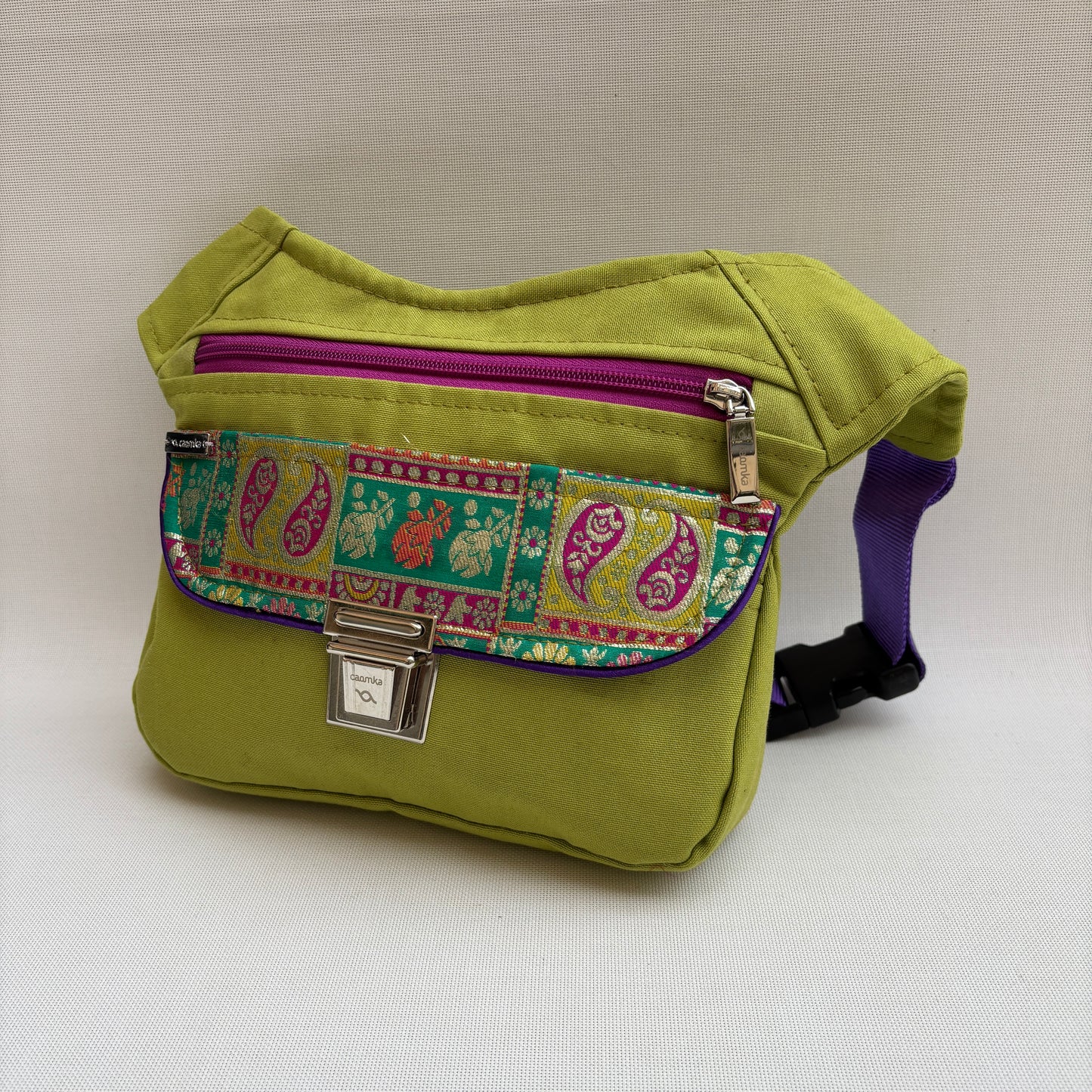 Riñonera “Boho Green Sari” · Pieza Única Núm. 18818