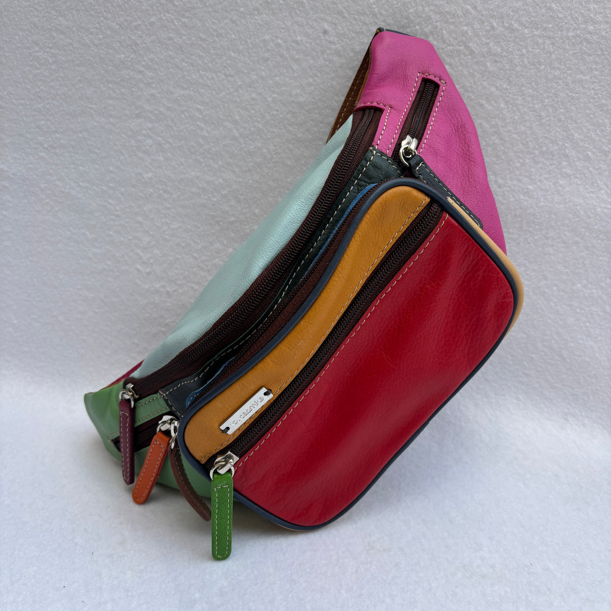 Riñonera RetroChic Analia Happy Colors · Piel · Pieza Única Núm. 19528
