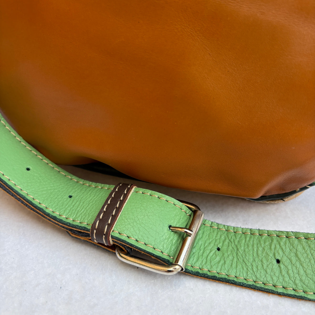 Riñonera RetroChic Analia Happy Colors · Piel · Pieza Única Núm. 19528
