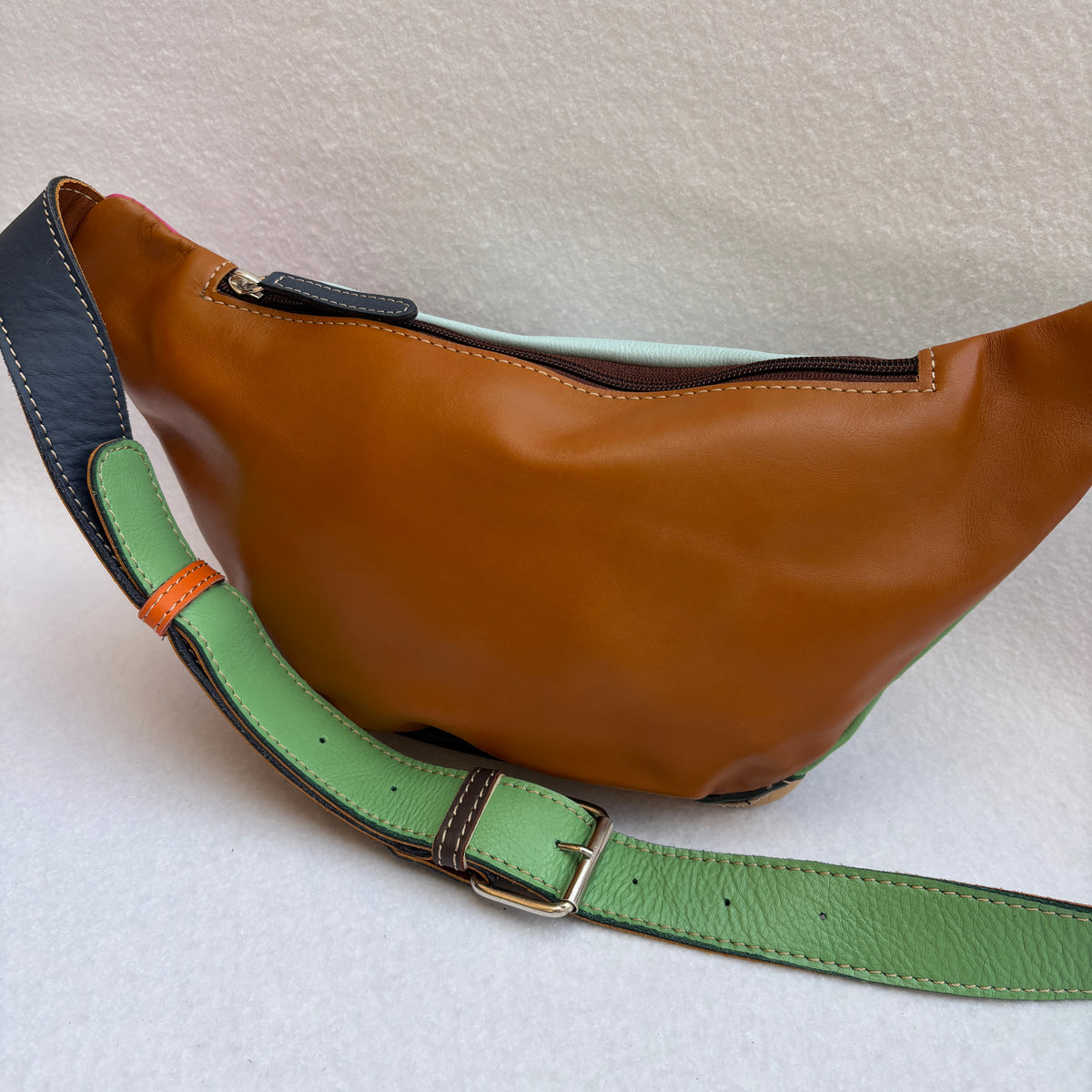 Riñonera RetroChic Analia Happy Colors · Piel · Pieza Única Núm. 19528