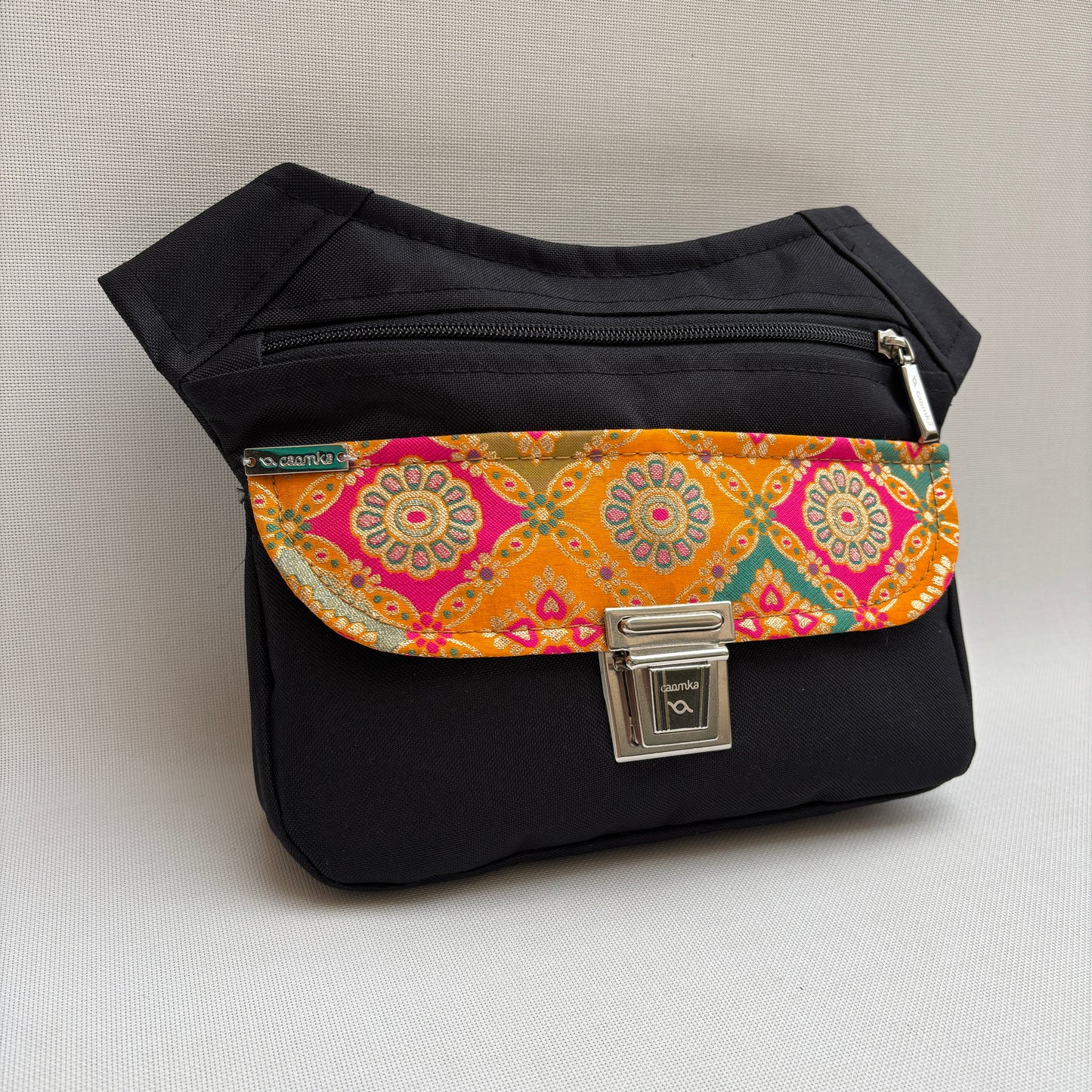 Riñonera "Special Black & Madalas" + Bolsillo trasero · Impermeable ·Pieza Única Núm. 18787