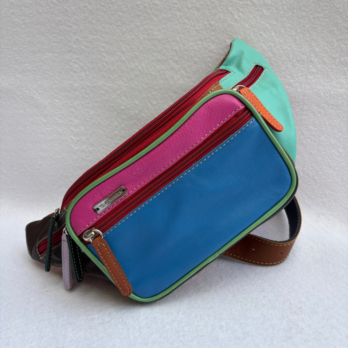 Riñonera RetroChic Analia Happy Colors · Piel · Pieza Única Núm. 19525