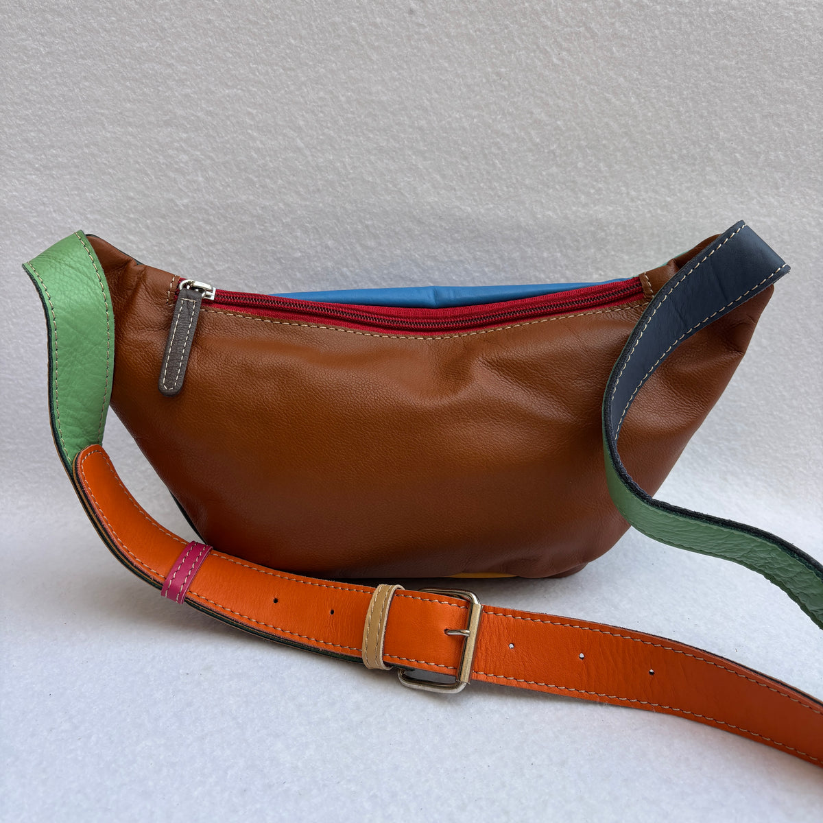 Riñonera RetroChic Analia Happy Colors · Piel · Pieza Única Núm. 19524