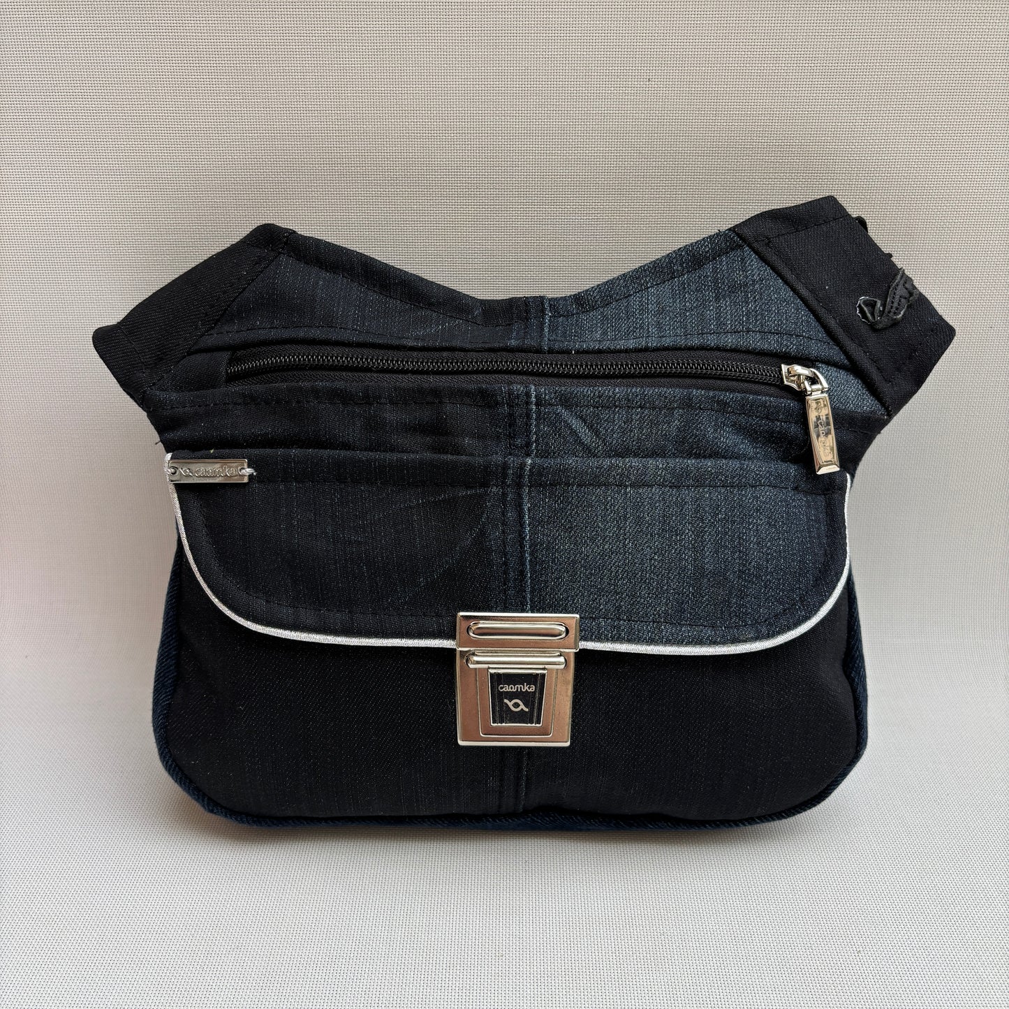 Riñonera "Special ♻️ Jeans Recycled ♻️ " + Bolsillo trasero con cremallera · Pieza Única Núm. 18893
